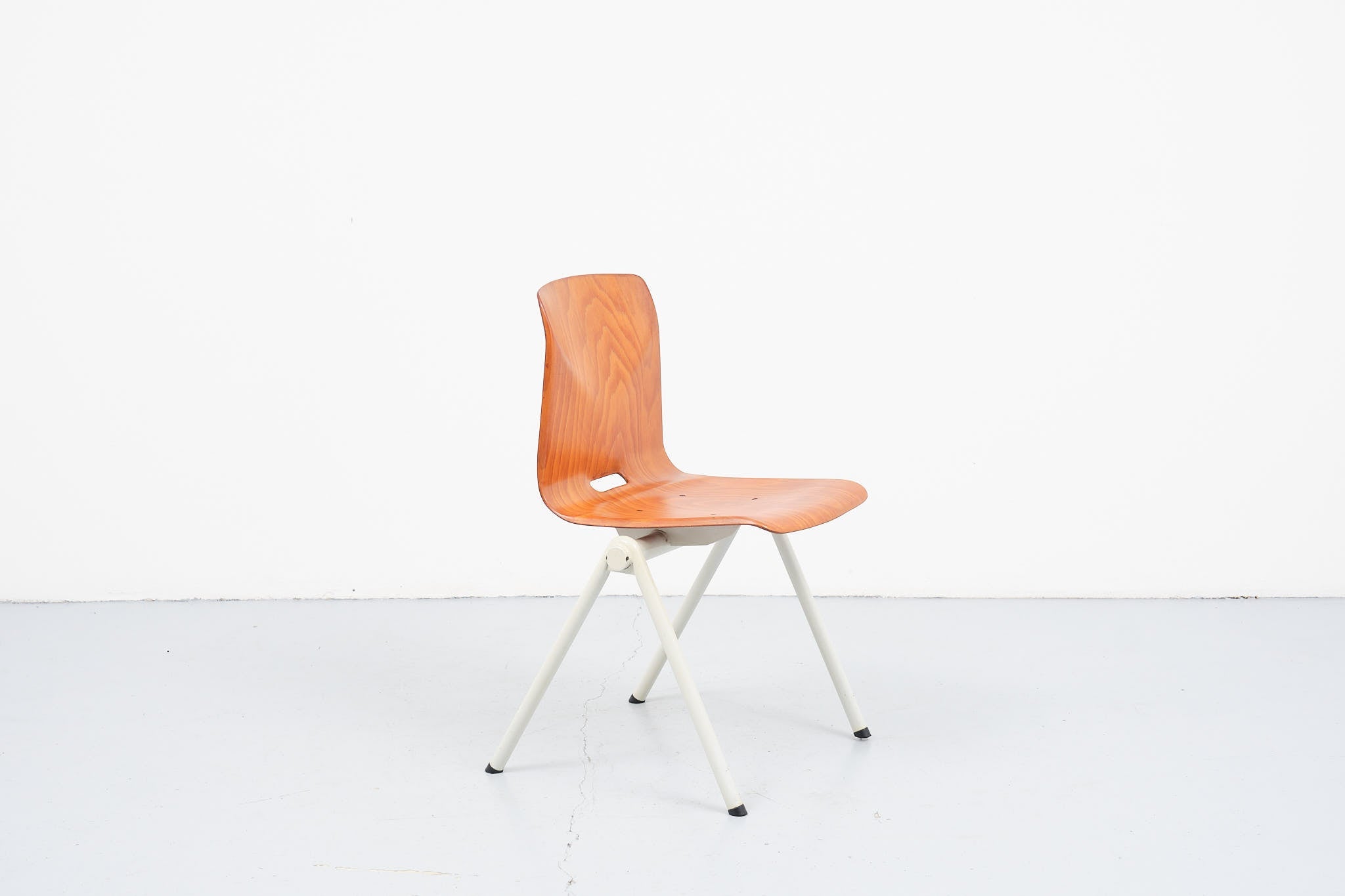 Chaise Galvanitas S30 personnalisable Cartel de Belleville
