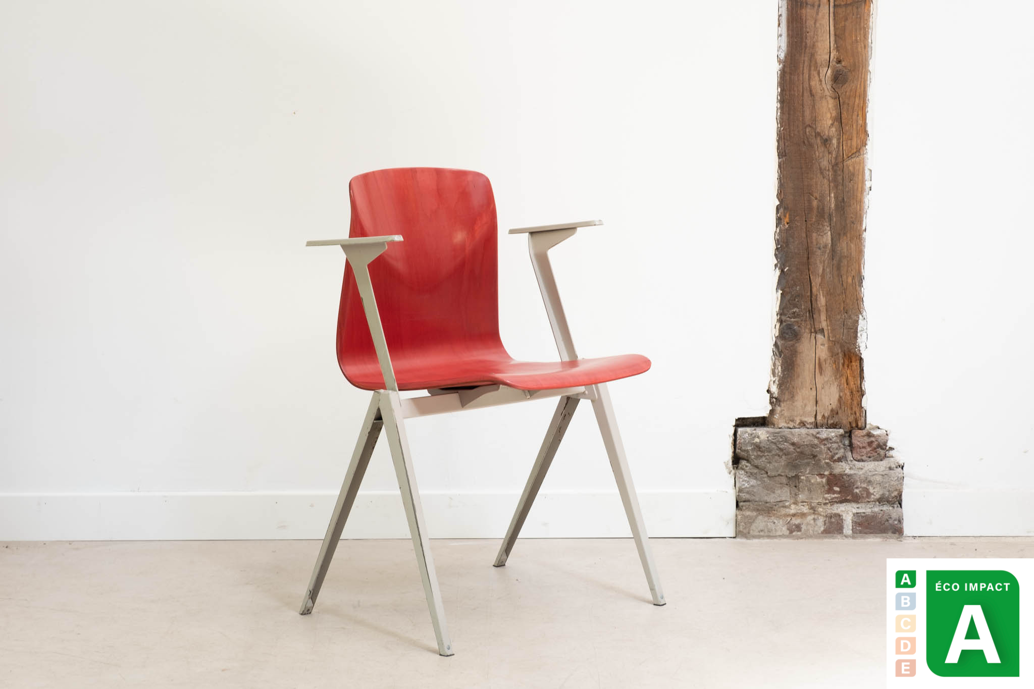 Chaise Galvanitas S22 accoudoirs multicolores Cartel de Belleville