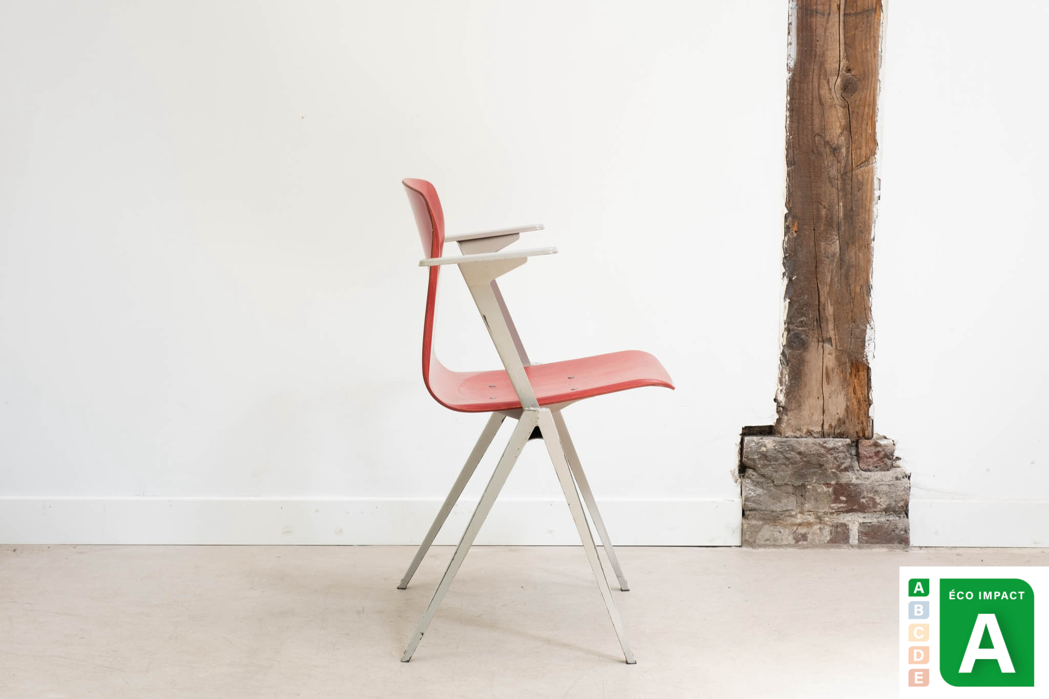 Chaise Galvanitas S22 accoudoirs multicolores Cartel de Belleville