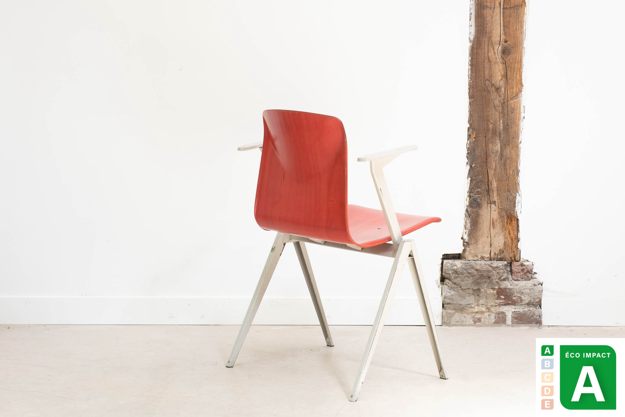 Chaise Galvanitas S22 accoudoirs multicolores Cartel de Belleville