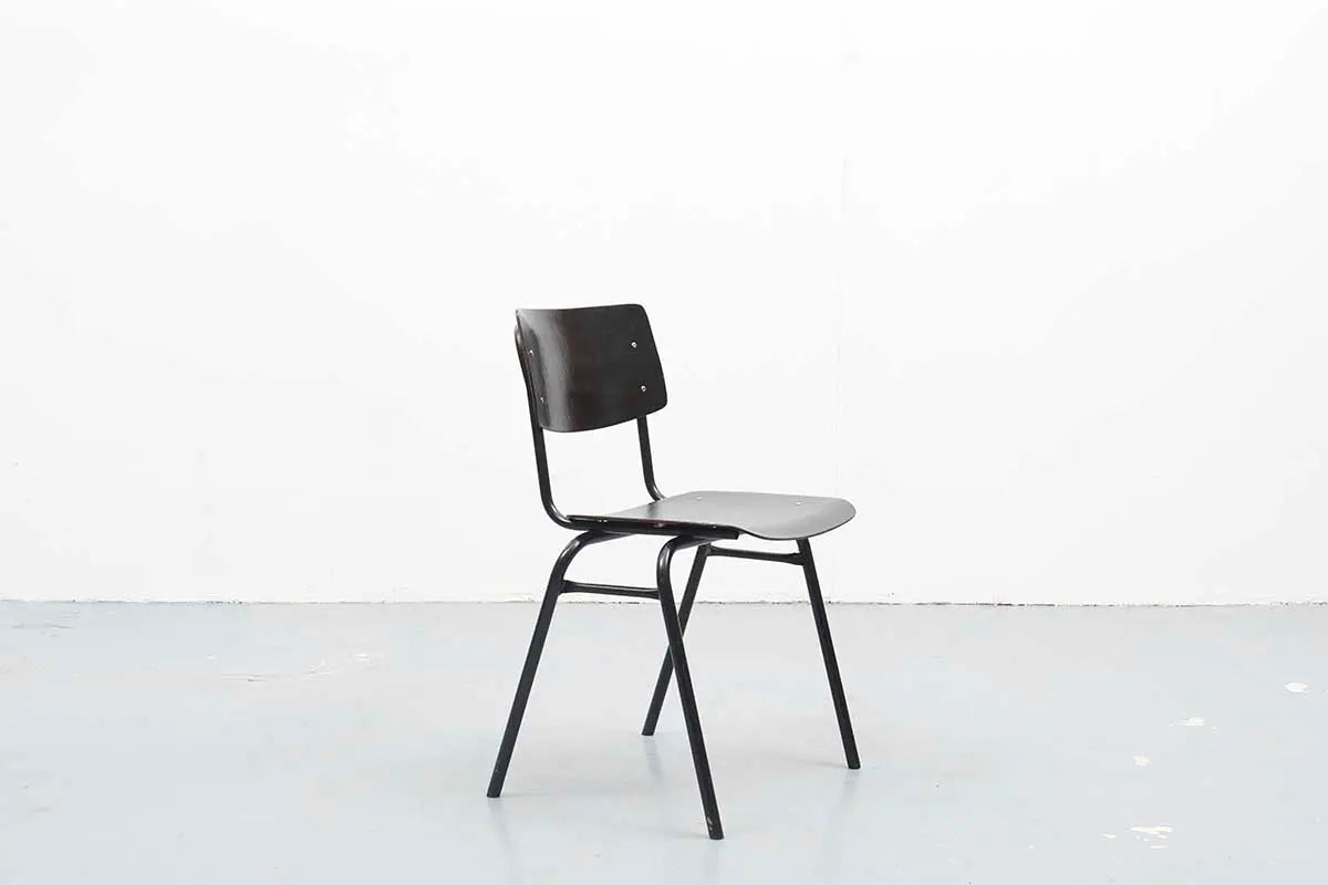 Chaise Ahrend noir Cartel de Belleville