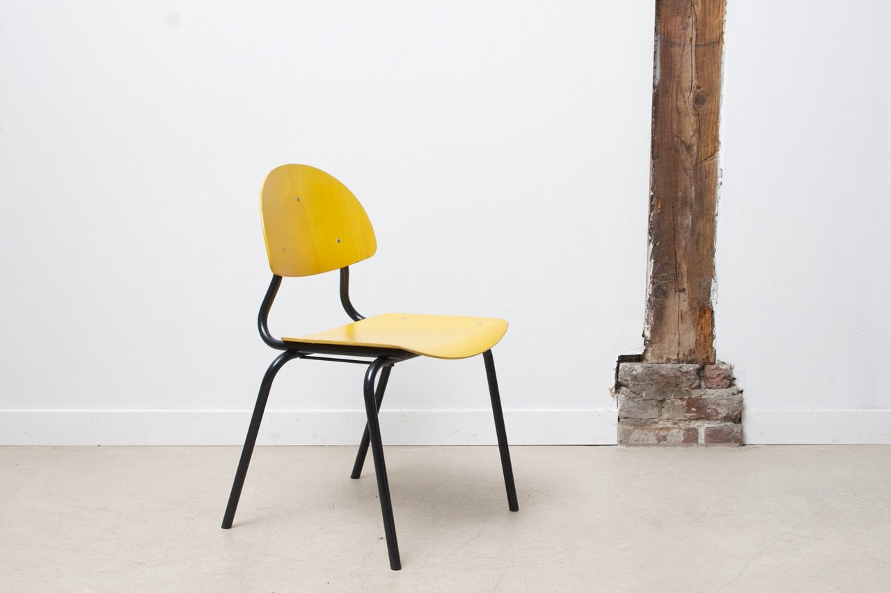 Arena 022 formica chair