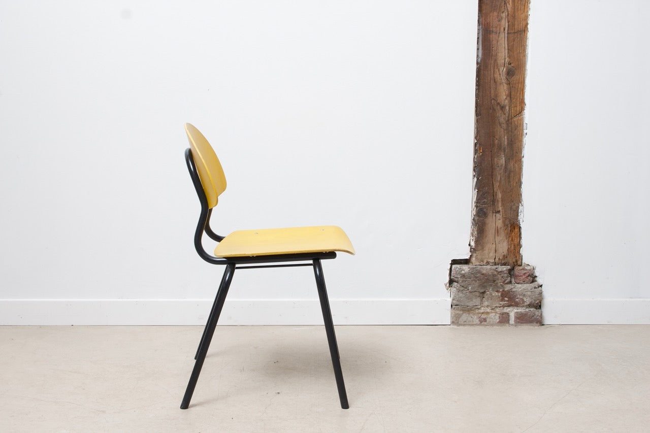 Arena 022 formica chair