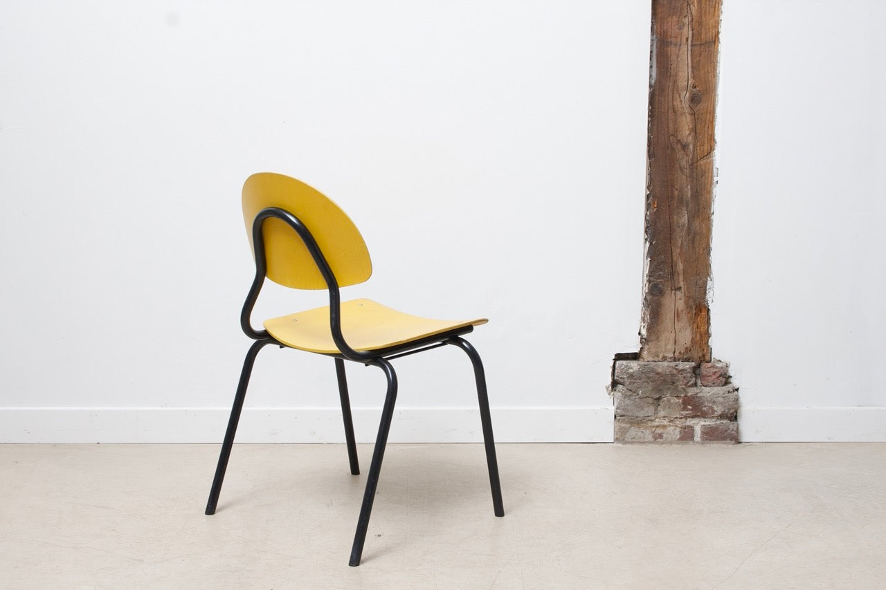 Arena 022 formica chair