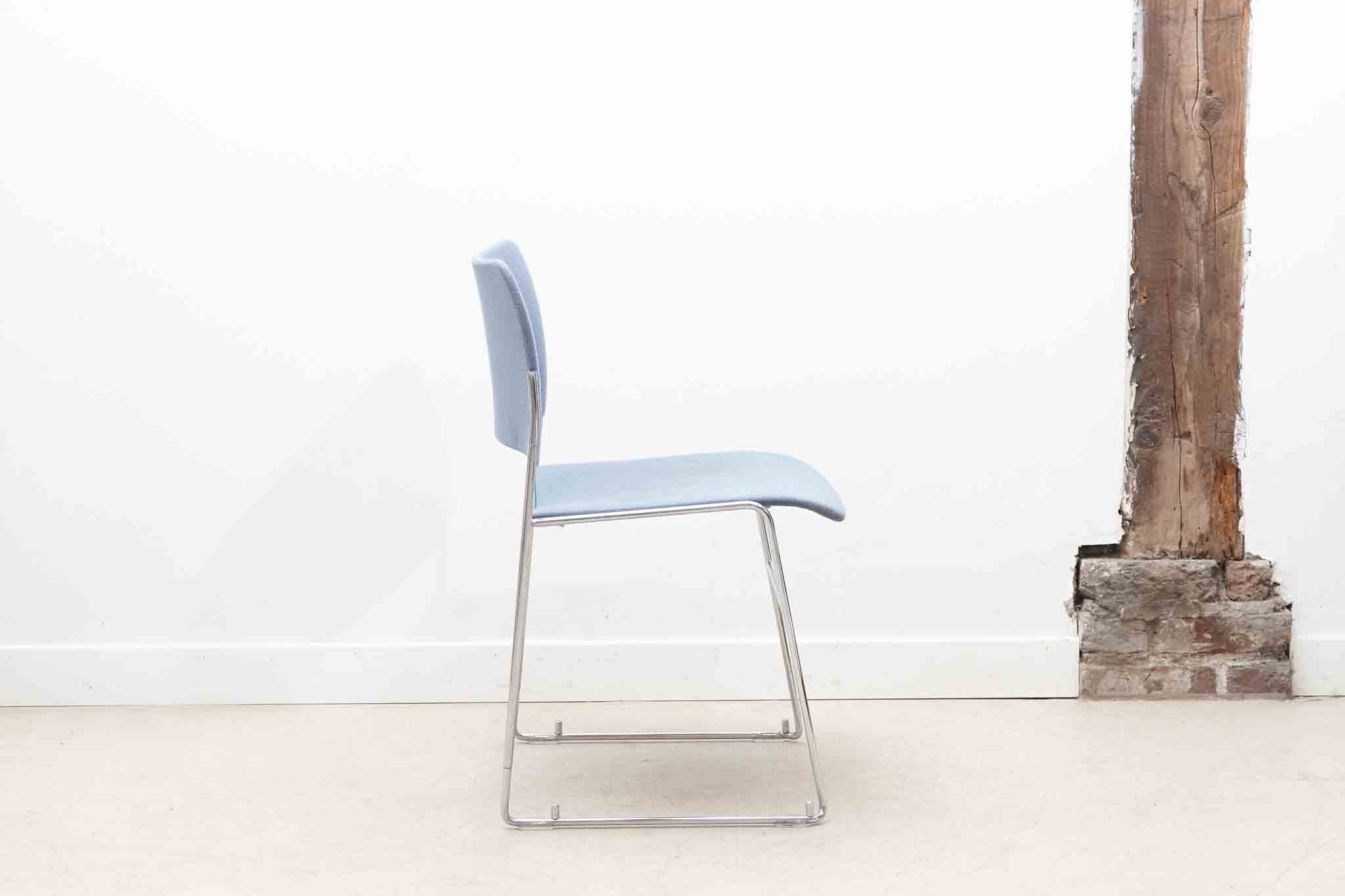 Chaise Howe 4/40 bleue par David Rowland