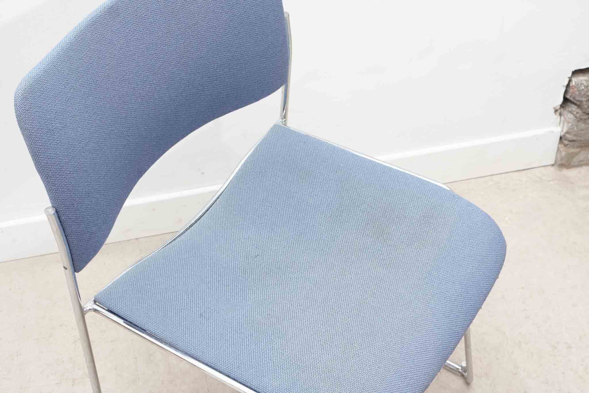 Chaise Howe 4/40 bleue par David Rowland Cartel de Belleville