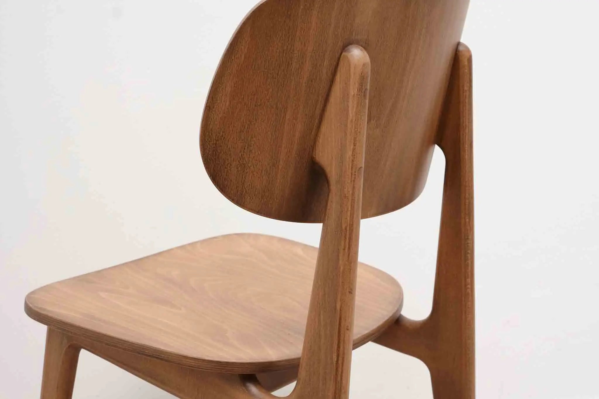 Chaise en bois style Japonais Cartel de Belleville