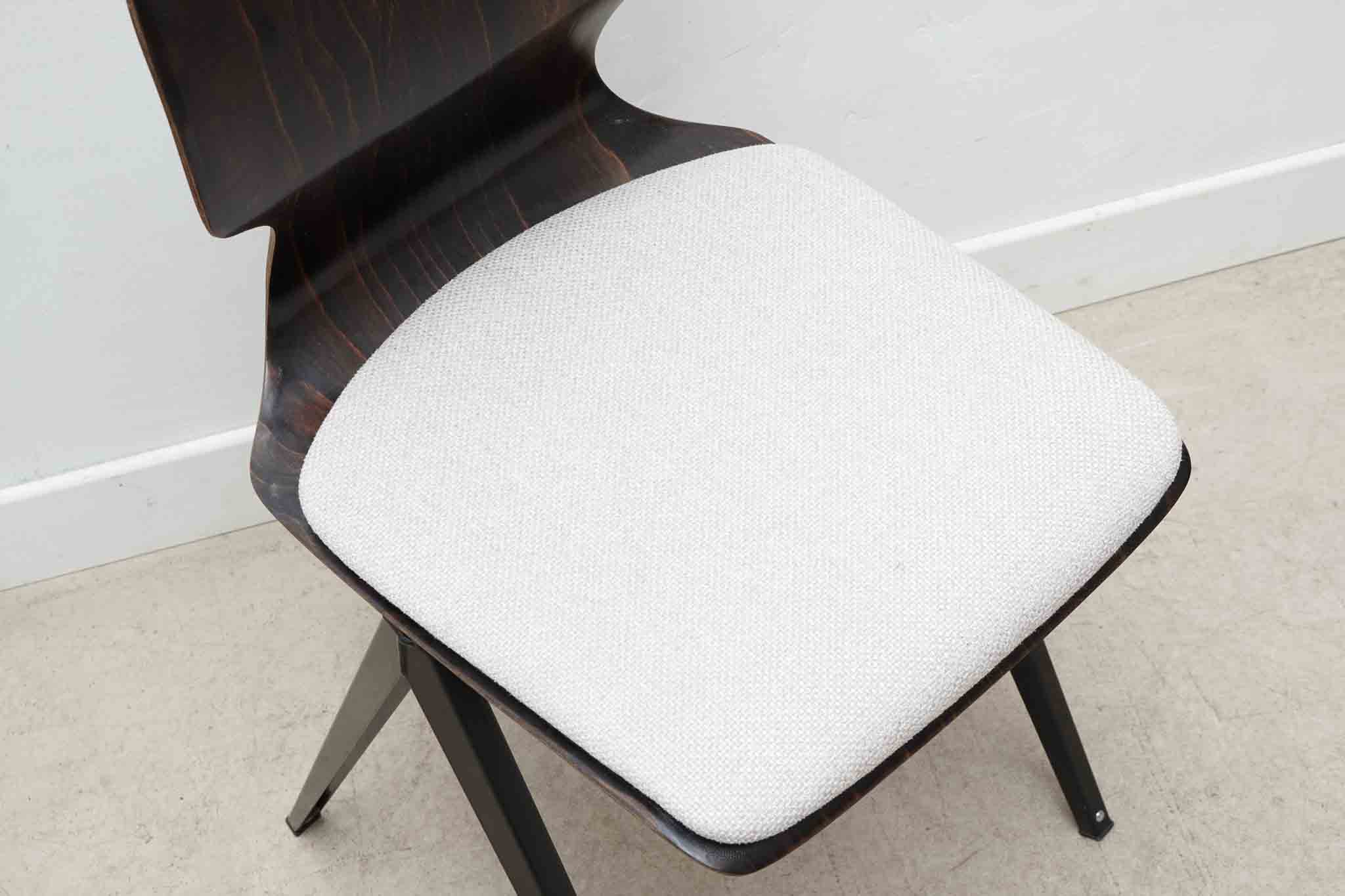 Chaise Galvanitas s19 réédition ébène / noir - cintrée / tapissée