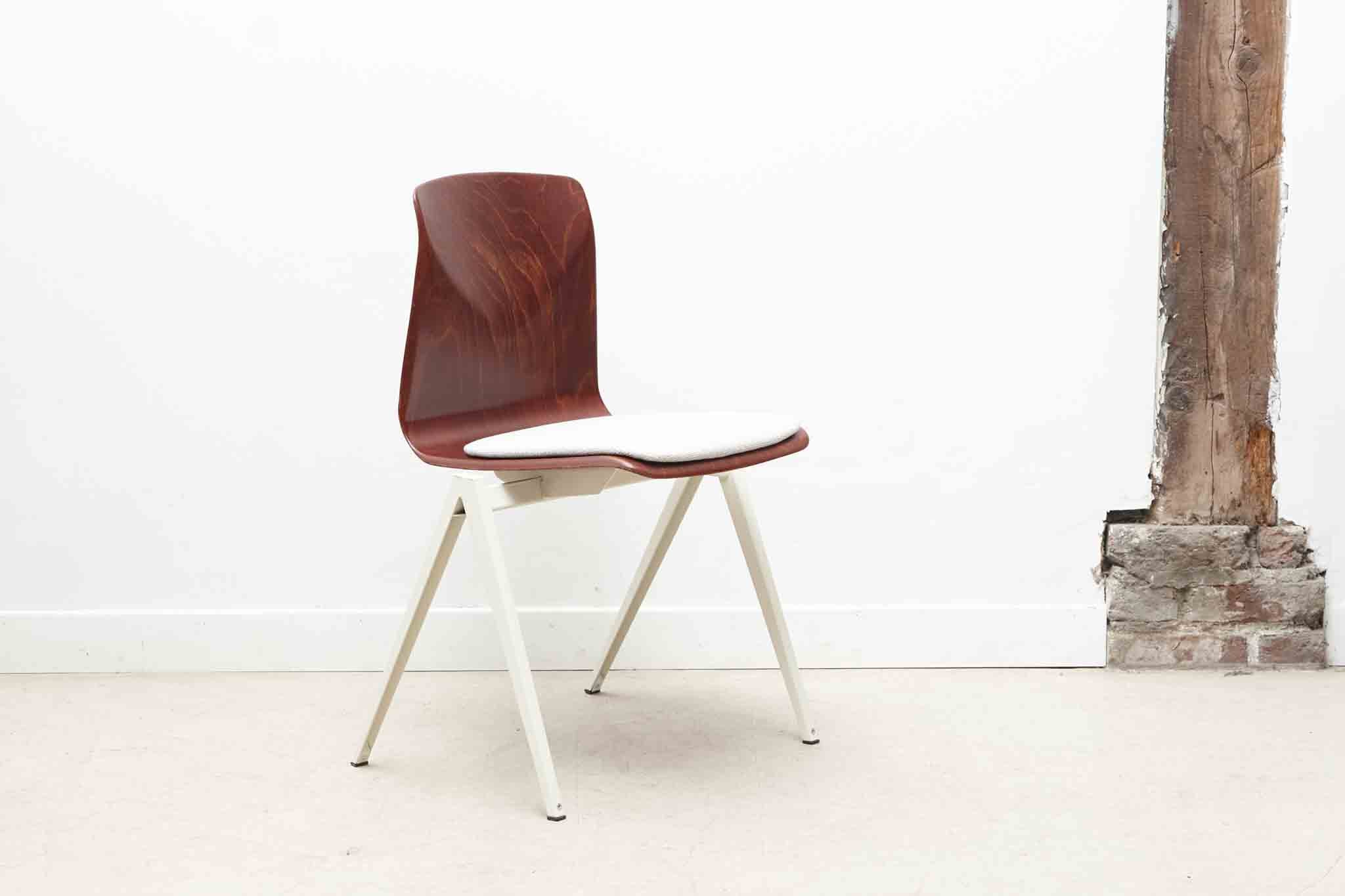 Chaise Galvanitas S22 - tapissée Cartel de Belleville