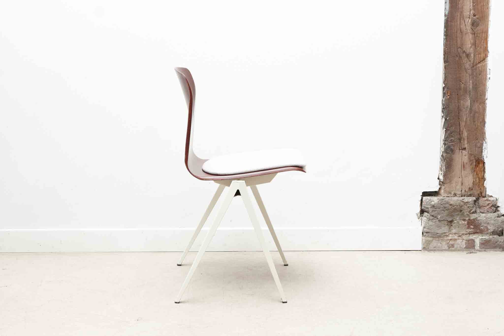Chaise Galvanitas S22 - tapissée Cartel de Belleville