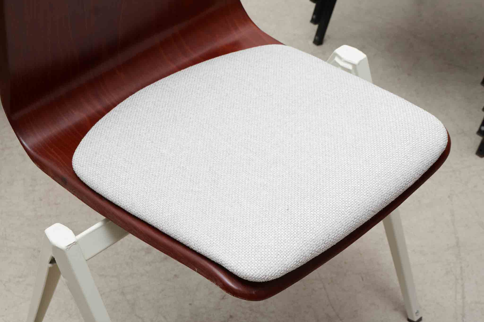 Chaise Galvanitas S22 - tapissée Cartel de Belleville