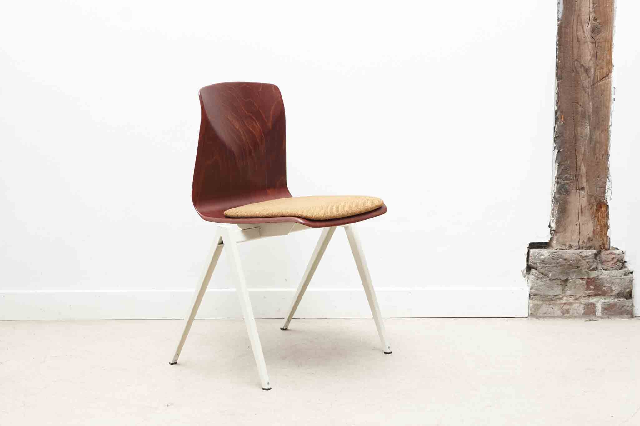 Chaise Galvanitas S22 - tapissée Cartel de Belleville