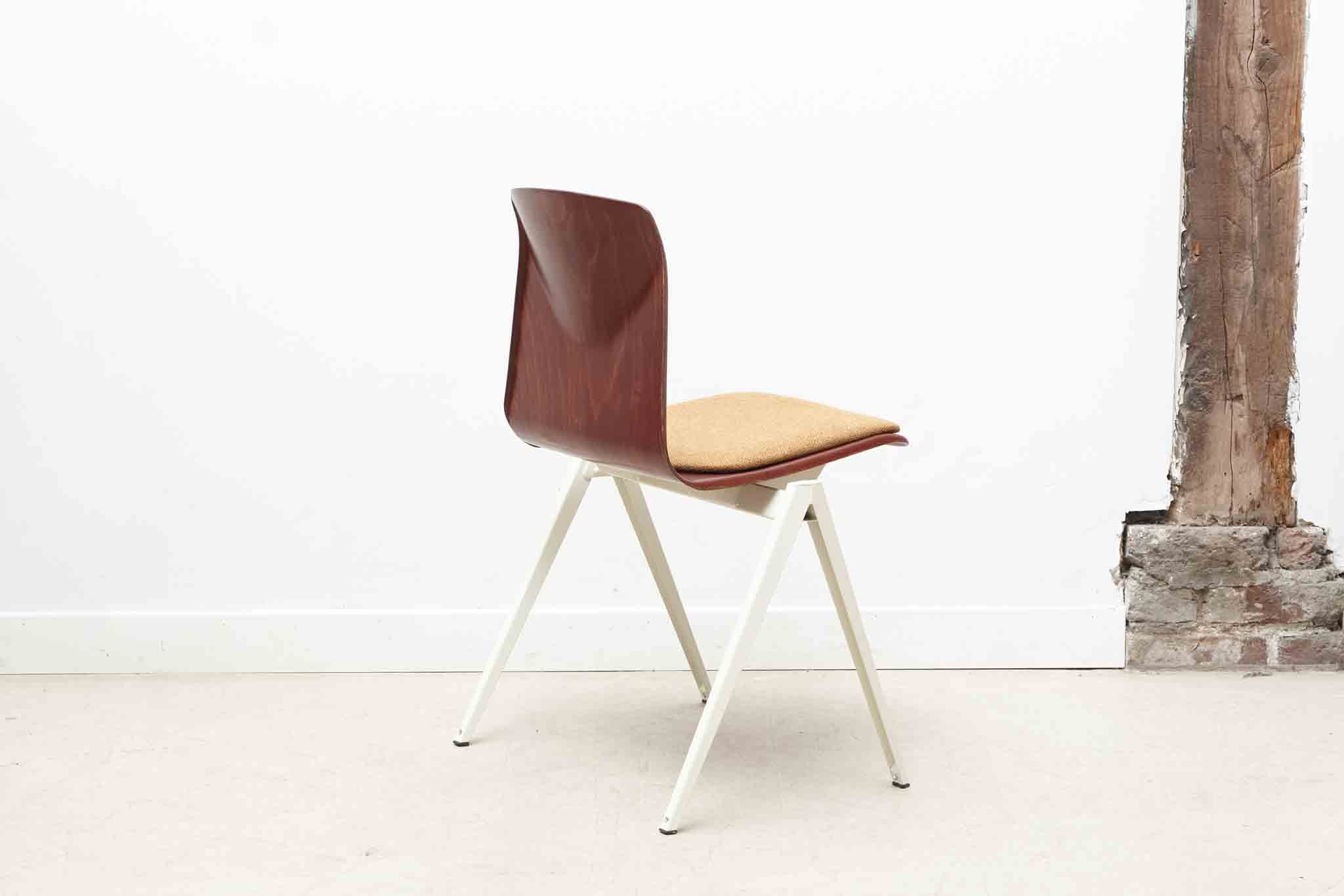 Chaise Galvanitas S22 - tapissée Cartel de Belleville