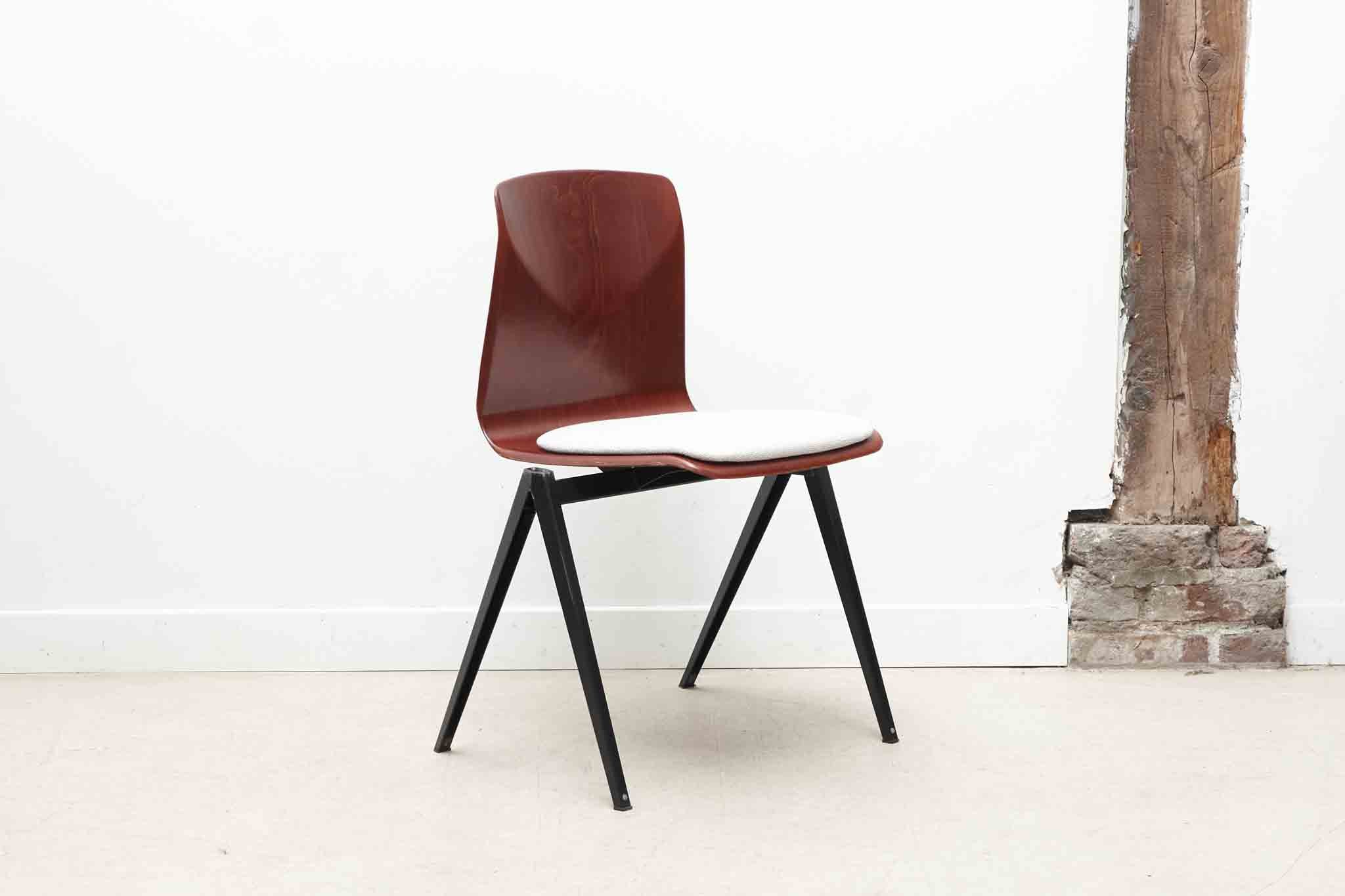 Chaise Galvanitas S22 - tapissée Cartel de Belleville