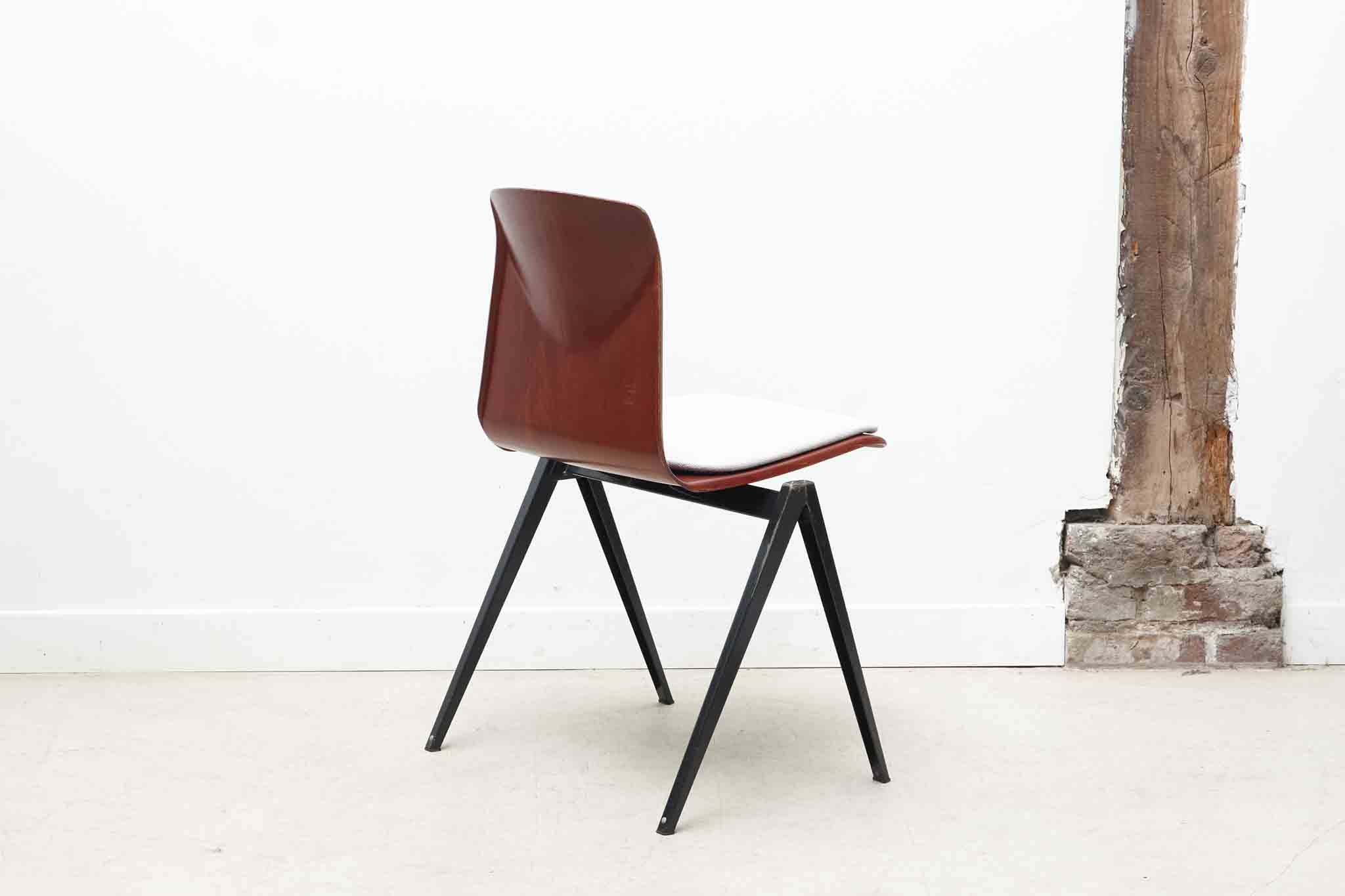 Chaise Galvanitas S22 - tapissée Cartel de Belleville