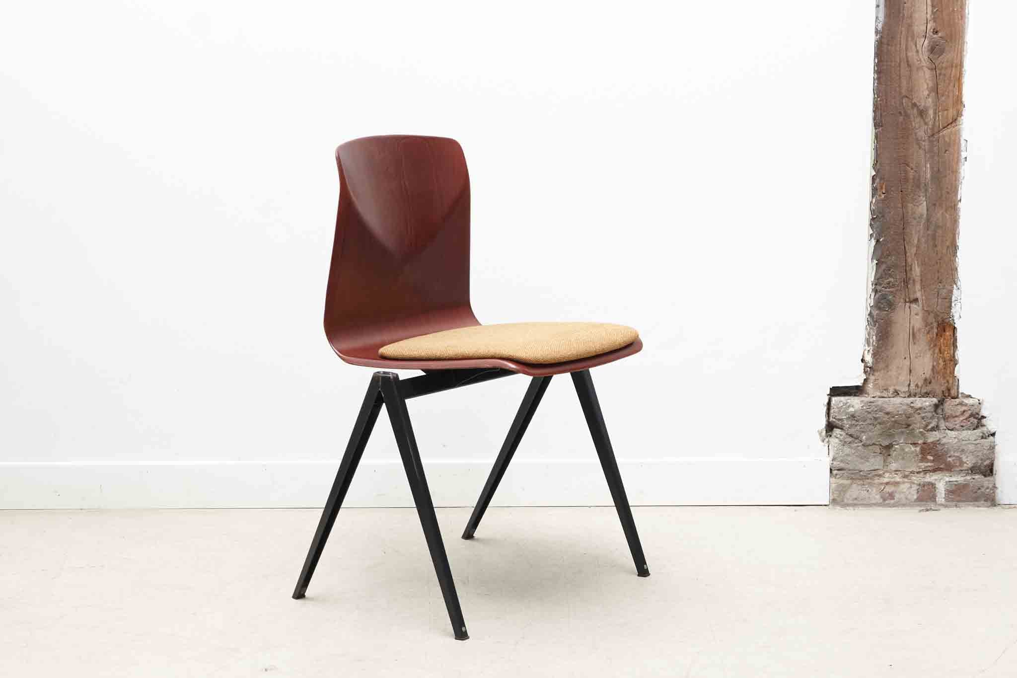 Chaise Galvanitas S22 - tapissée Cartel de Belleville