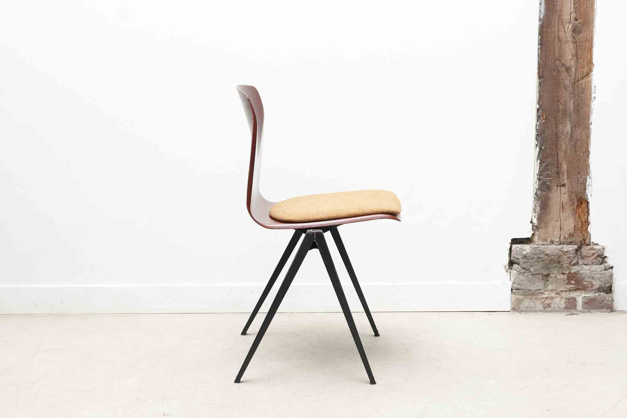 Chaise Galvanitas S22 - tapissée Cartel de Belleville