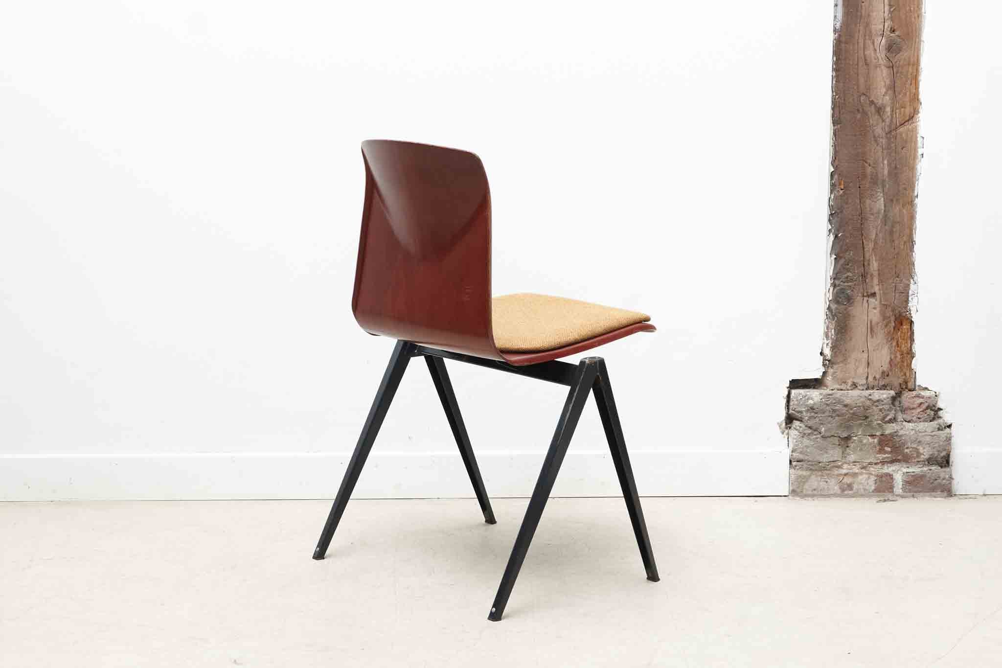 Chaise Galvanitas S22 - tapissée Cartel de Belleville