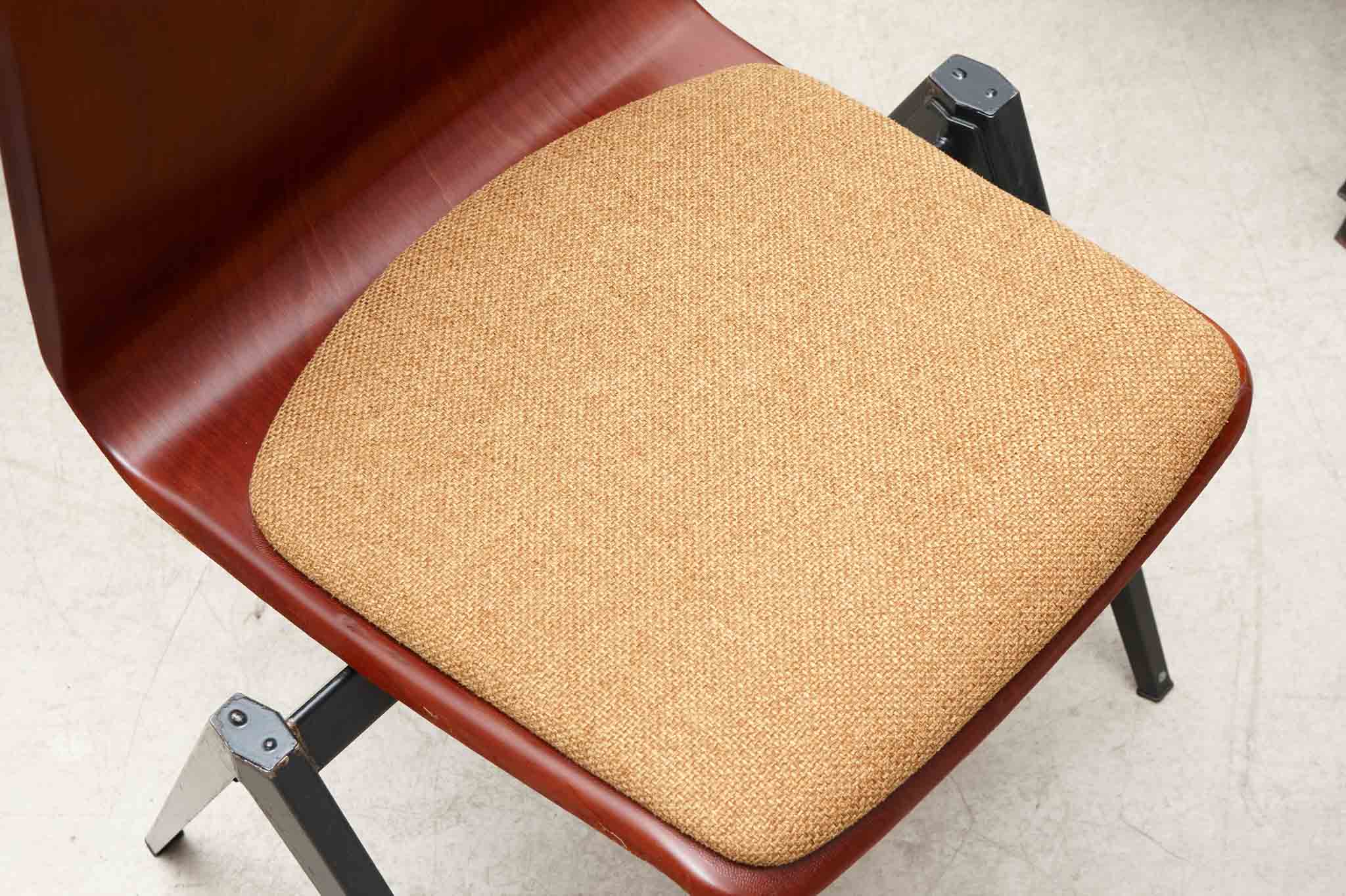 Chaise Galvanitas S22 - tapissée