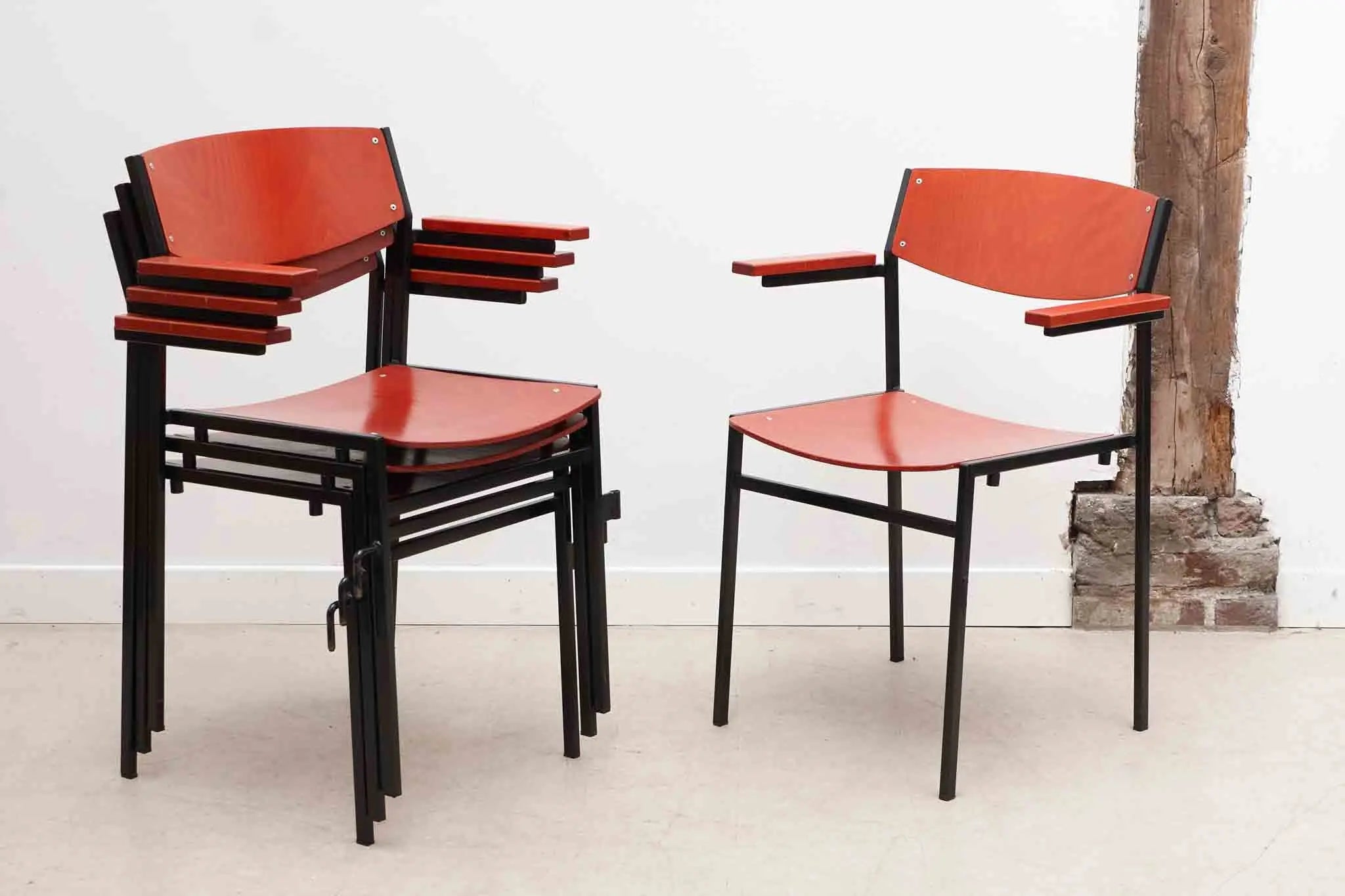 Chaises Gijs van der Sluis rouge et noir Cartel de Belleville