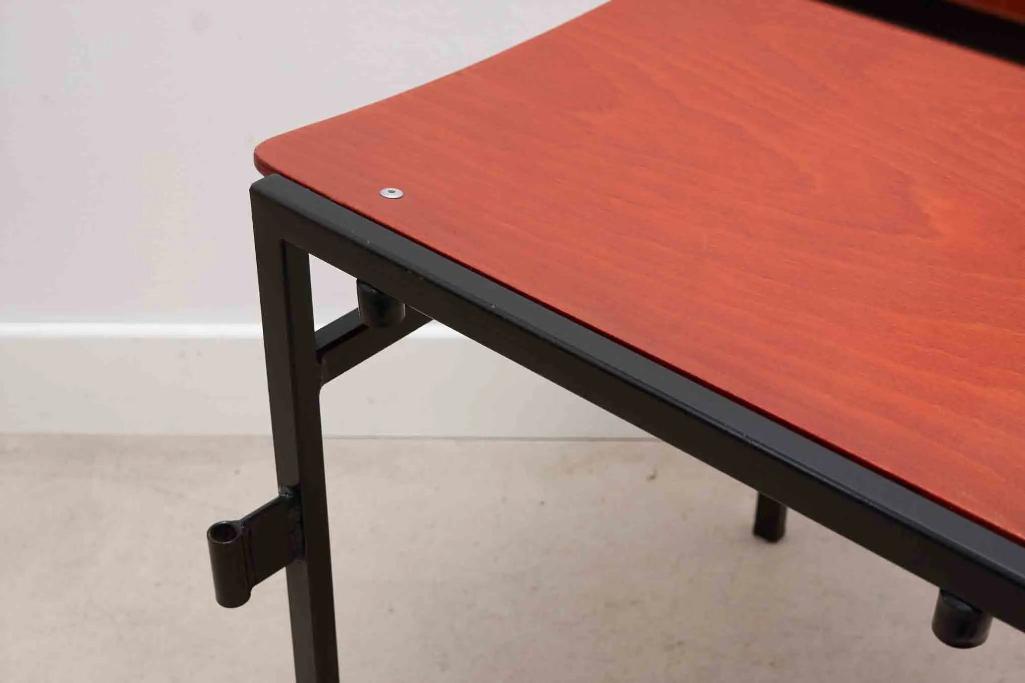 Chaises Gijs van der Sluis rouge et noir Cartel de Belleville