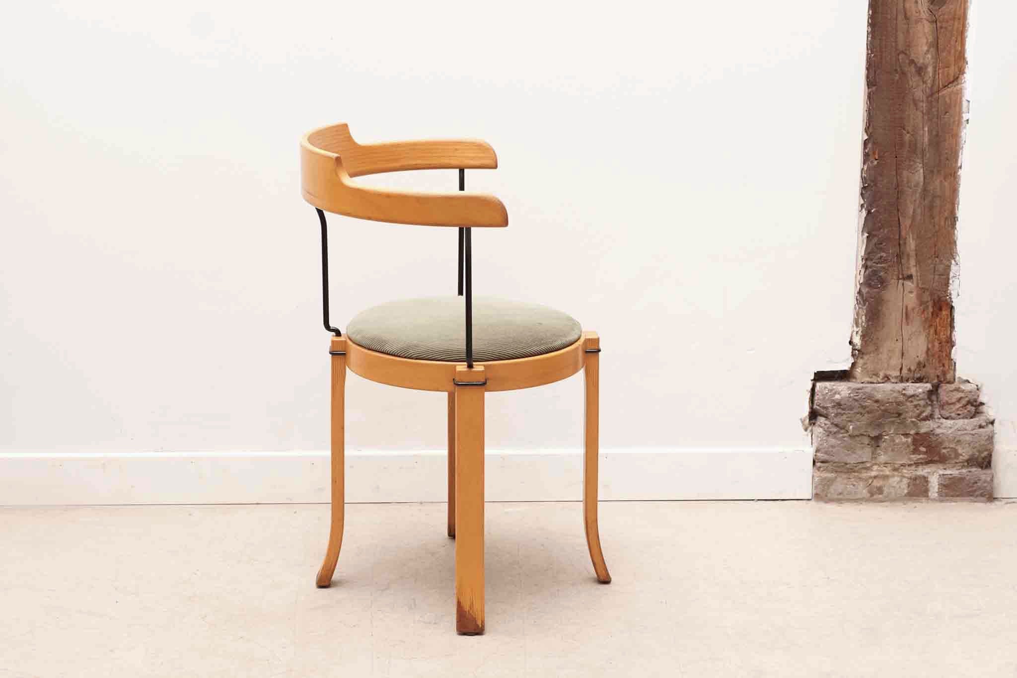 Chaise vintage  style Bruno Rey Horn tapissée de velours vert