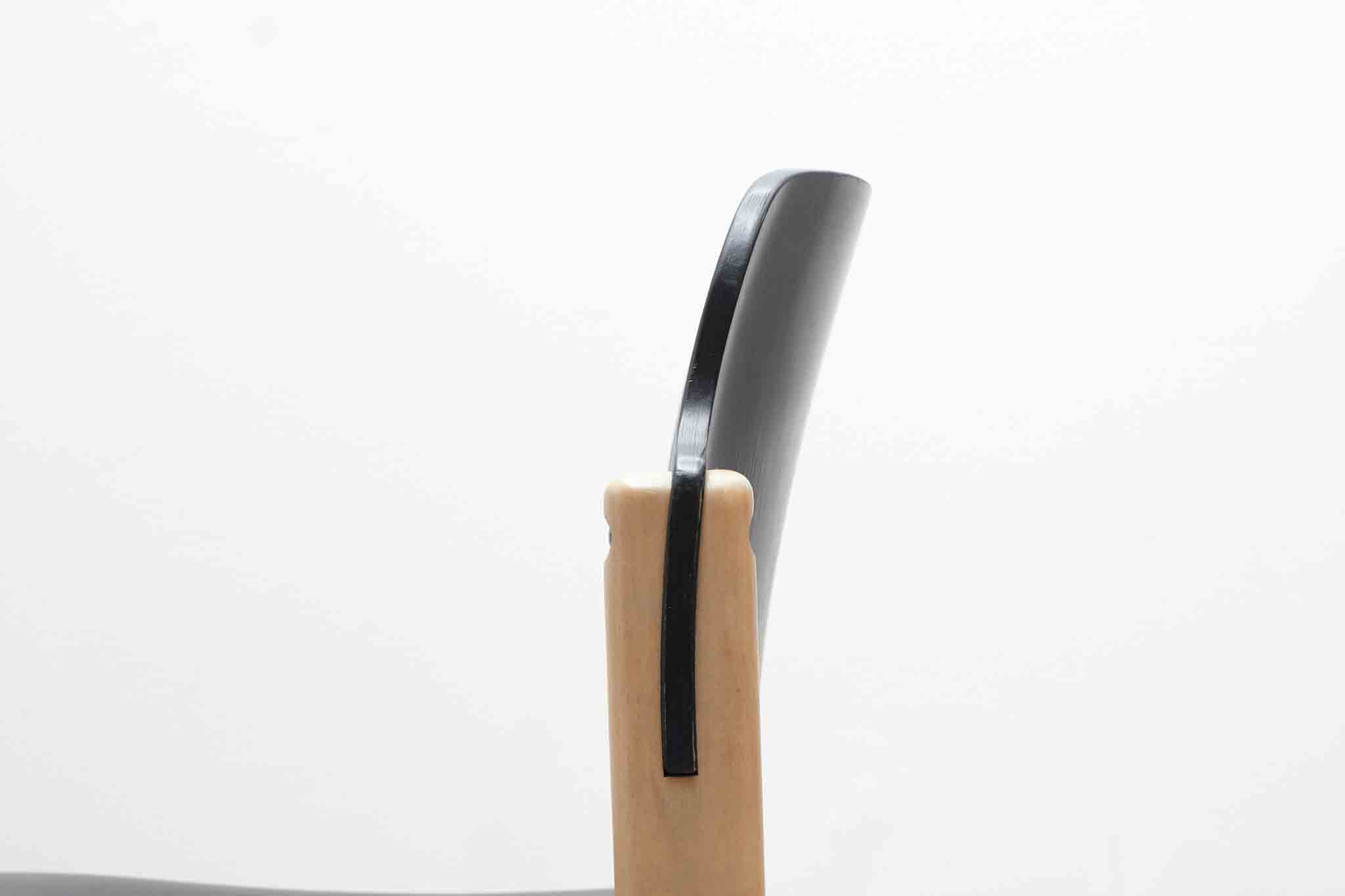 Chaise bois courbé années 70 Allemagne, noir et hêtre Cartel de Belleville
