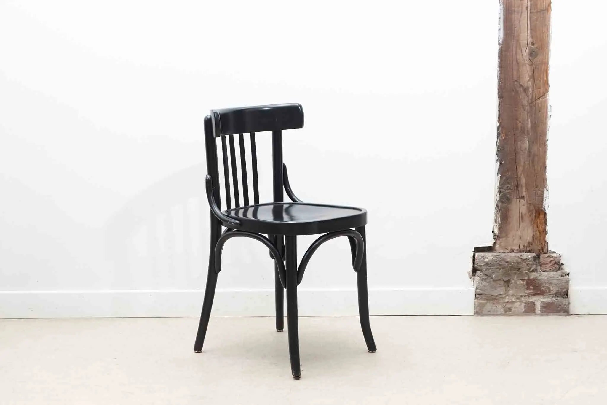 Chaise bistrot style Baumann noir Cartel de Belleville