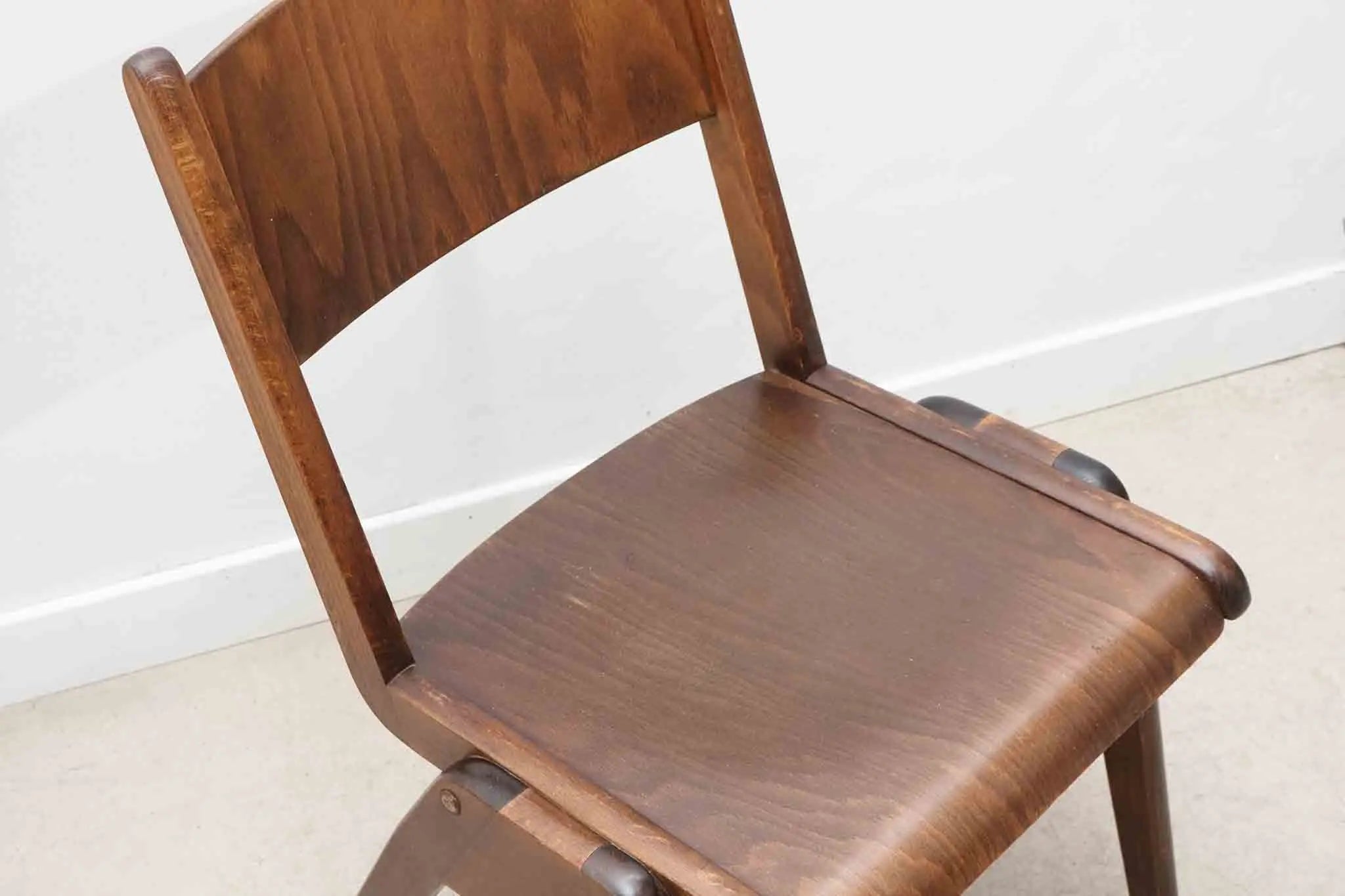Chaise bistrot scandinave ébène Cartel de Belleville