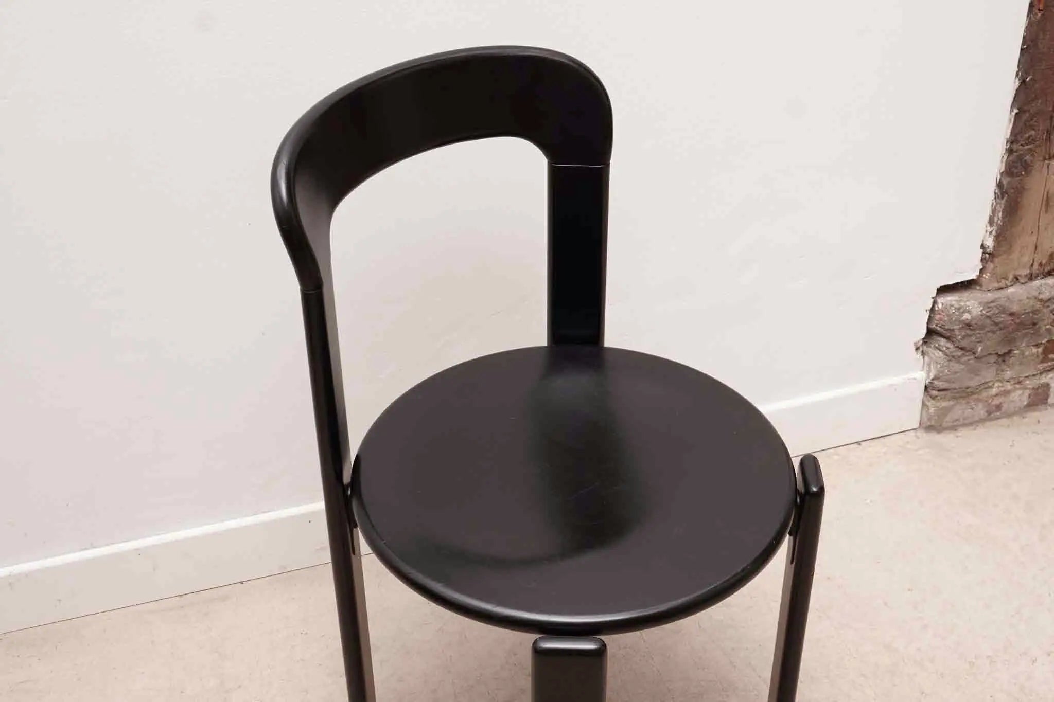 Chaise Kusch+co Bruno Rey noire Cartel de Belleville
