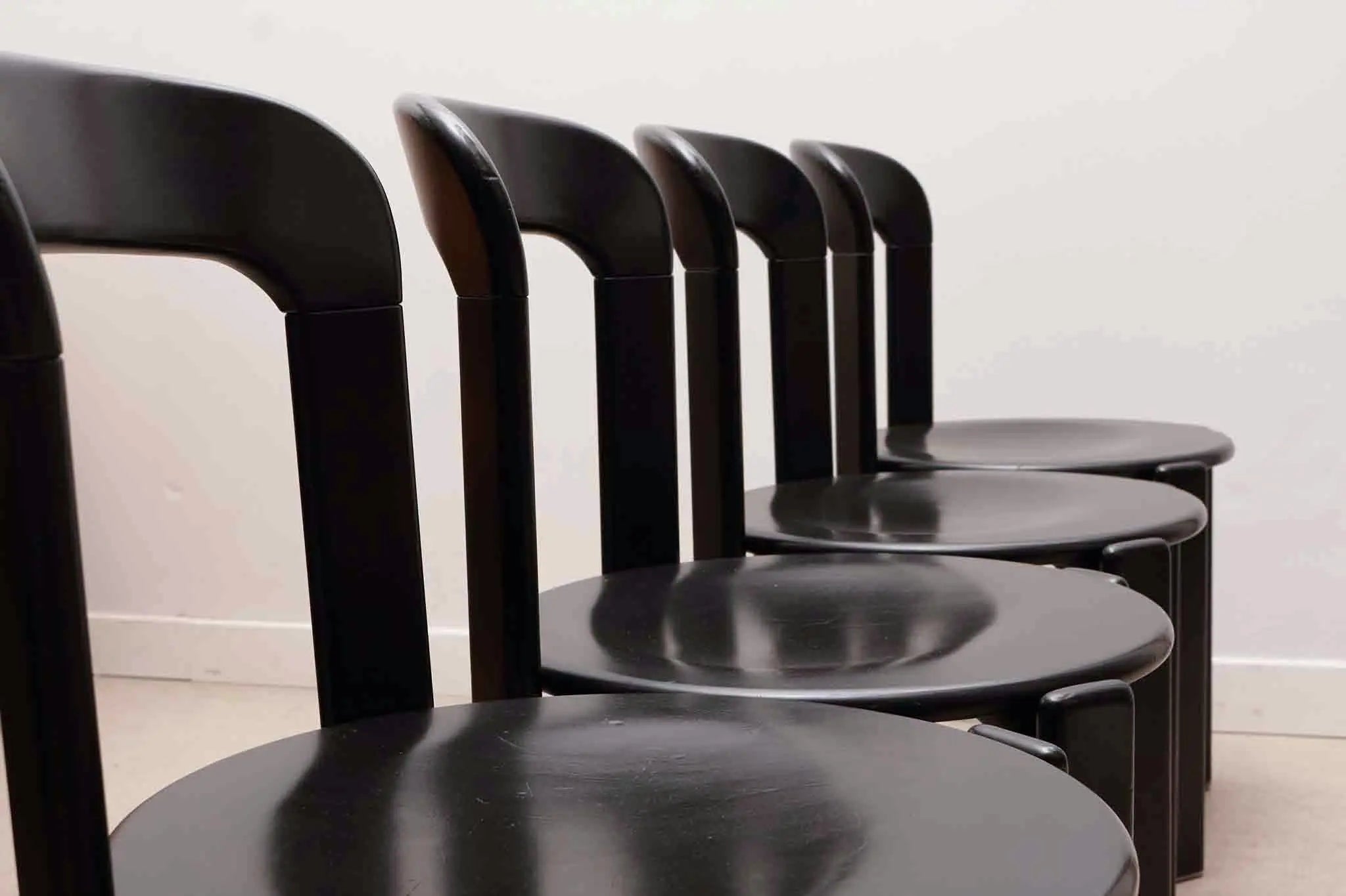 Chaise Kusch+co Bruno Rey noire Cartel de Belleville