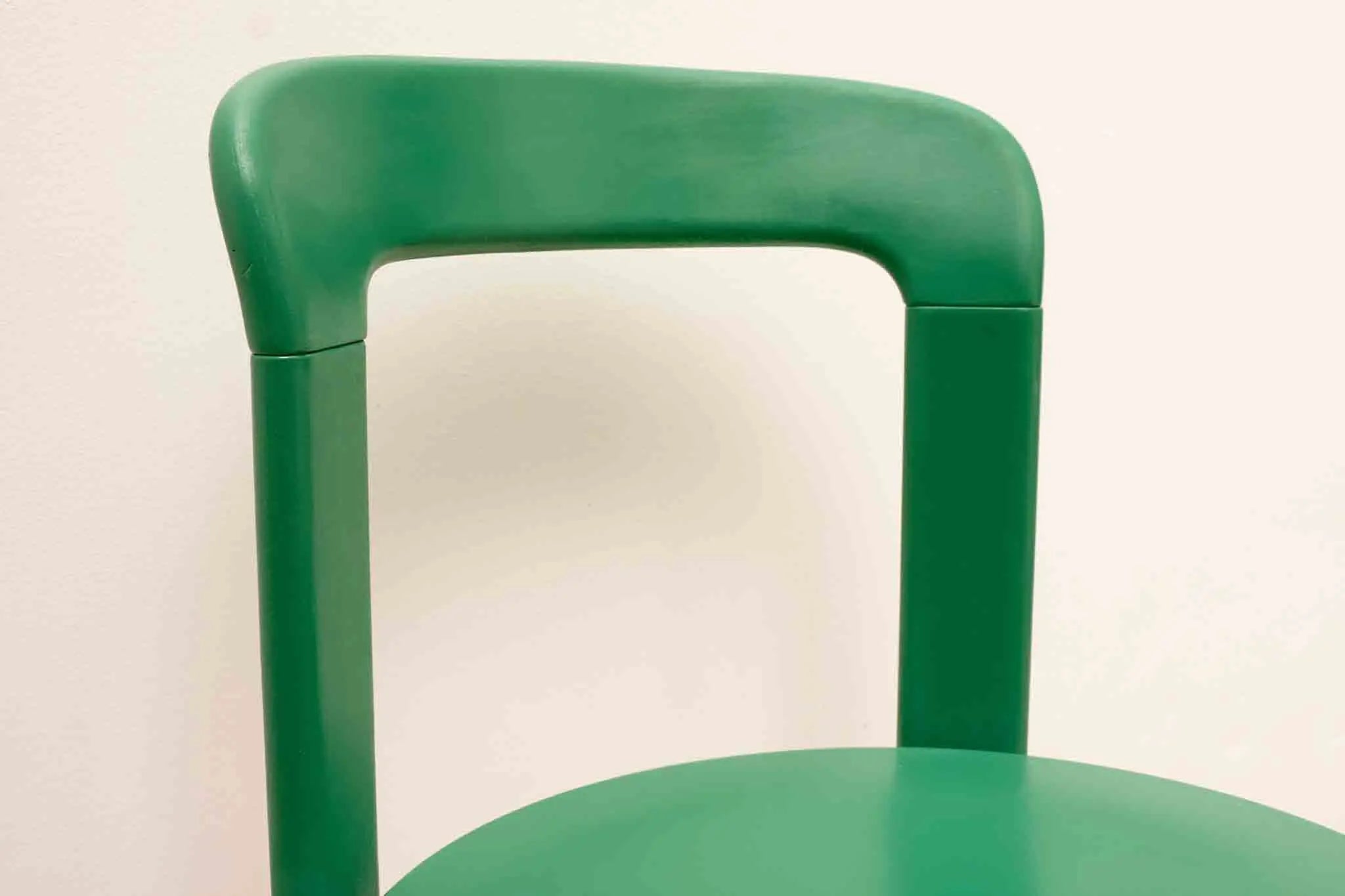 Chaise Kusch+co Bruno Rey colorée Cartel de Belleville