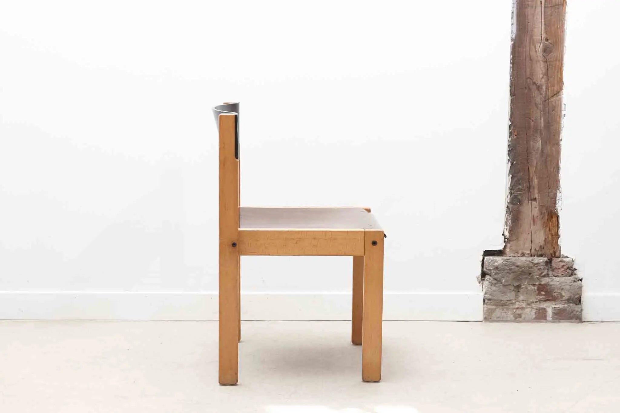 Chaise scandinave ébène / hêtre Cartel de Belleville