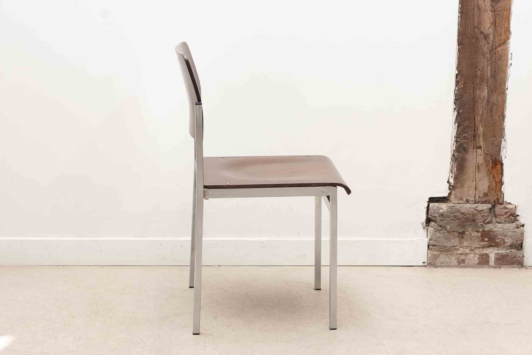 Chaise empilable style Gijs ébène et chrome