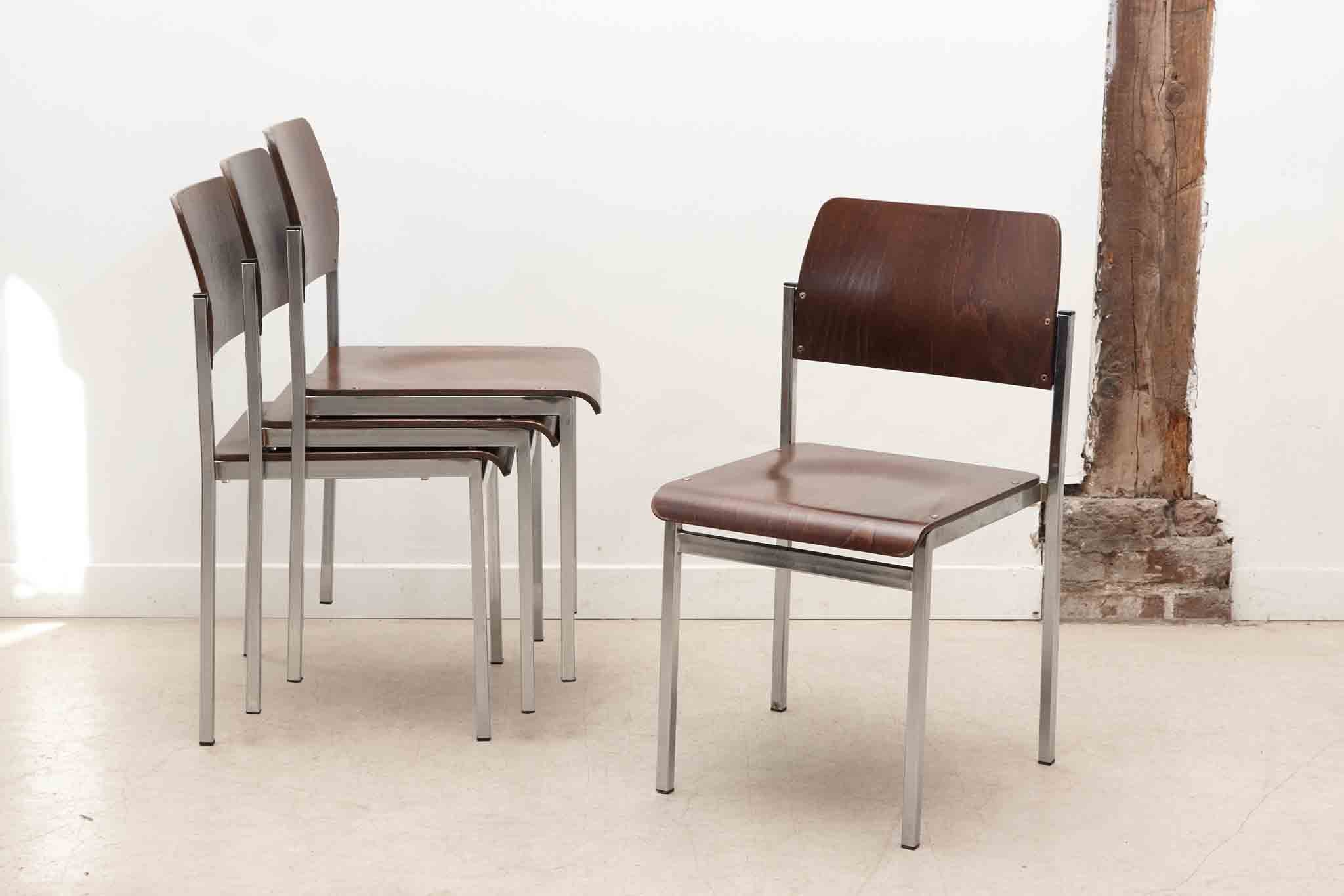 Chaise empilable style Gijs ébène et chrome