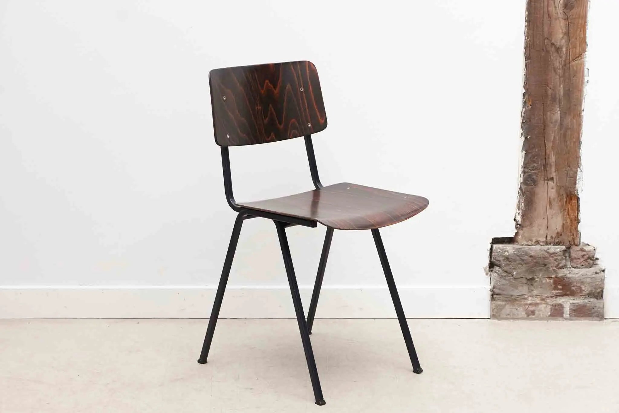 Chaise Eromes F6 ébène Cartel de Belleville