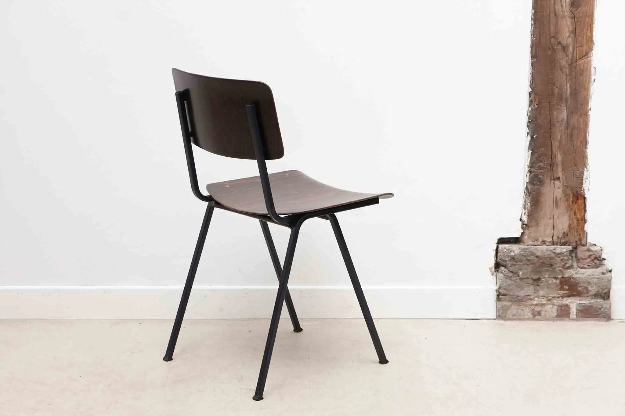 Chaise Eromes F6 ébène Cartel de Belleville