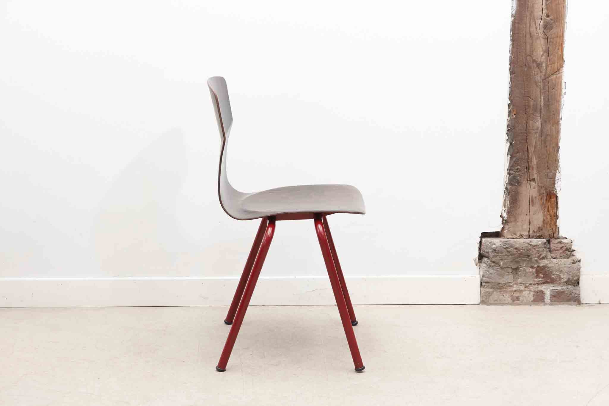 Chaise Eromes ébène et rouge Cartel de Belleville