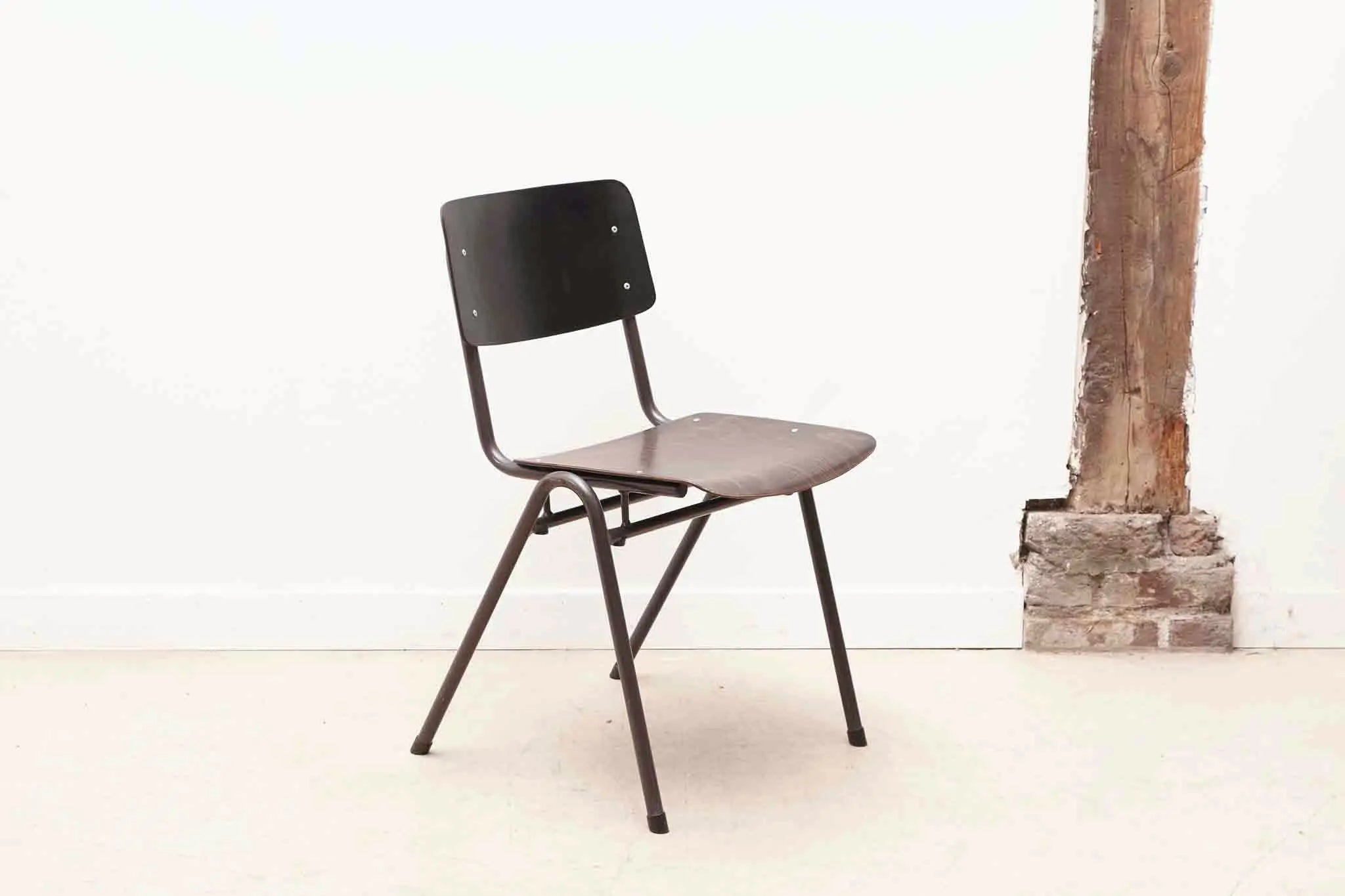Chaise Eromes F4 ébène / gris Cartel de Belleville