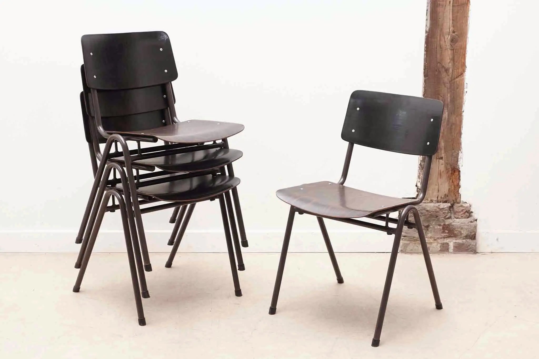Chaise Eromes F4 ébène / gris Cartel de Belleville