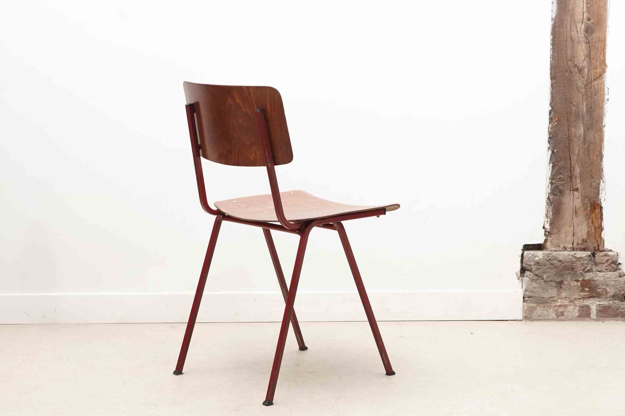 Chaise Eromes F6 chêne et rouge Cartel de Belleville