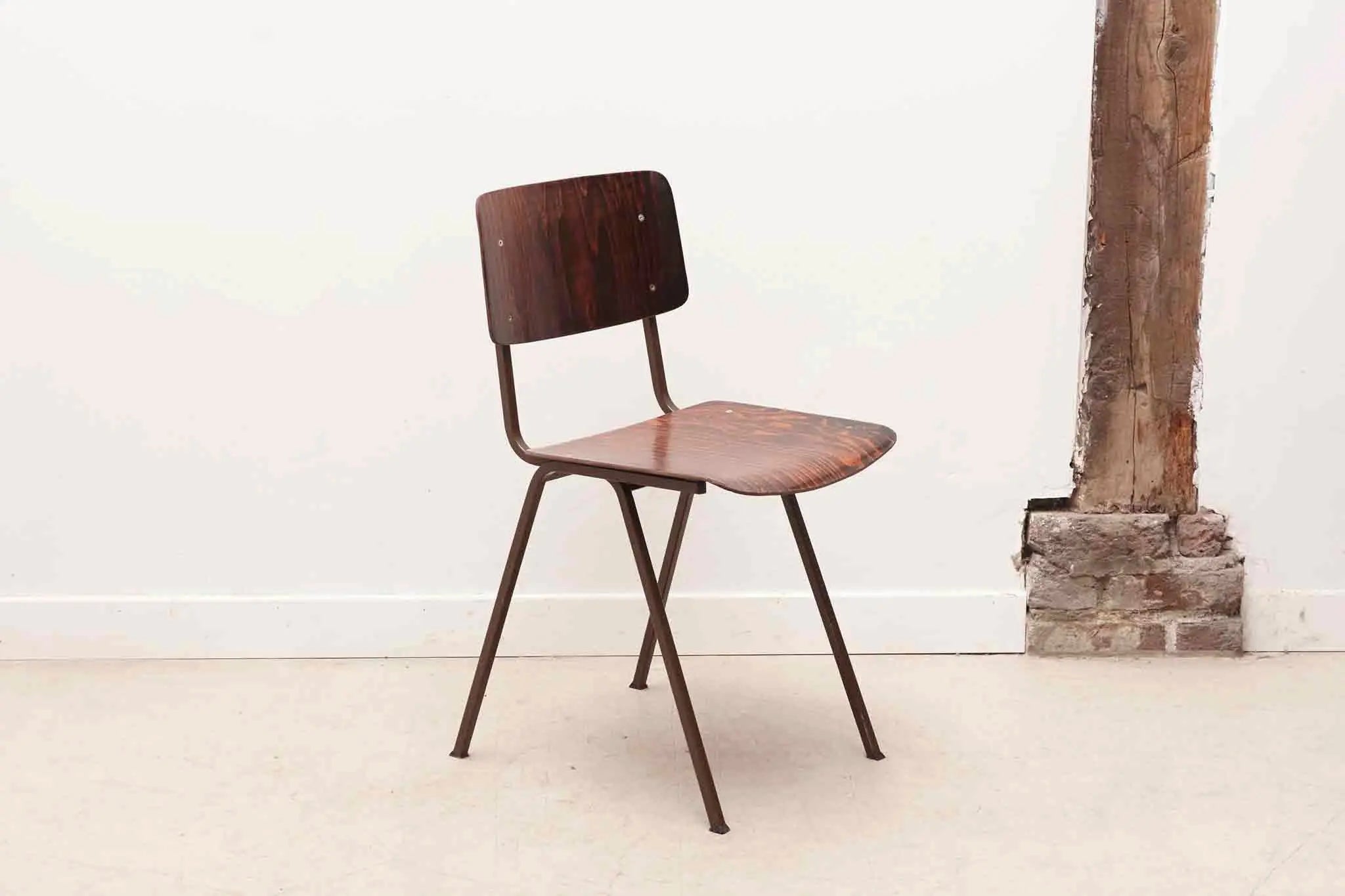 Chaise Eromes F6 ébène Cartel de Belleville