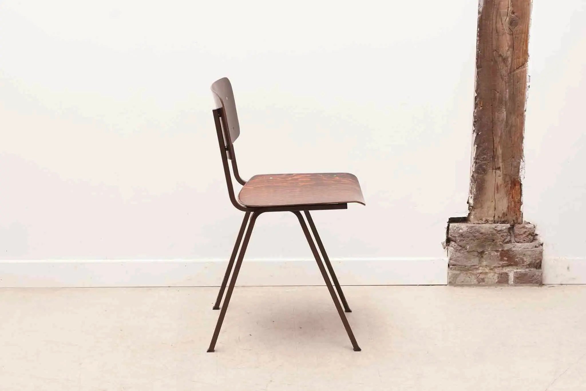 Chaise Eromes F6 ébène Cartel de Belleville