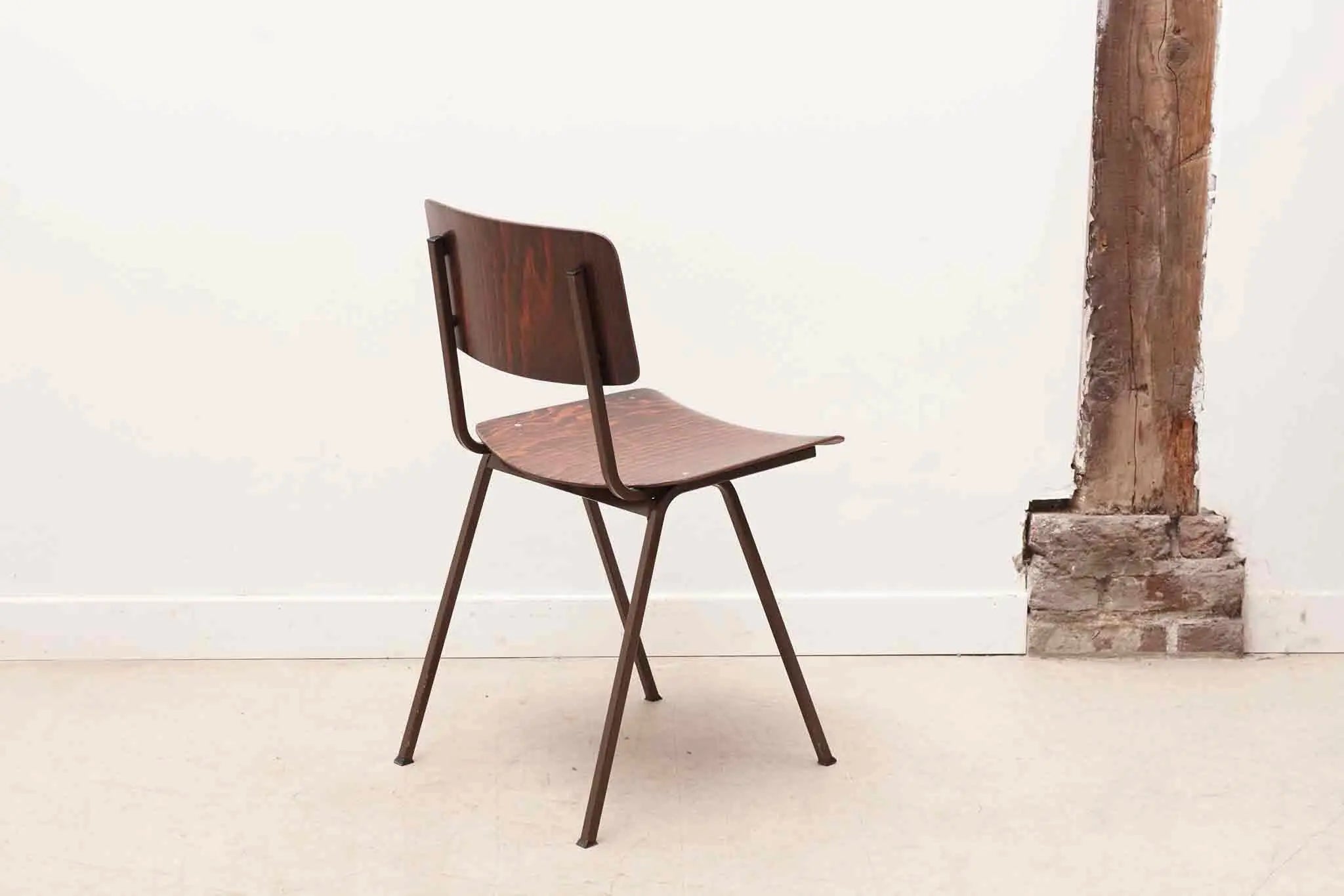 Chaise Eromes F6 ébène Cartel de Belleville
