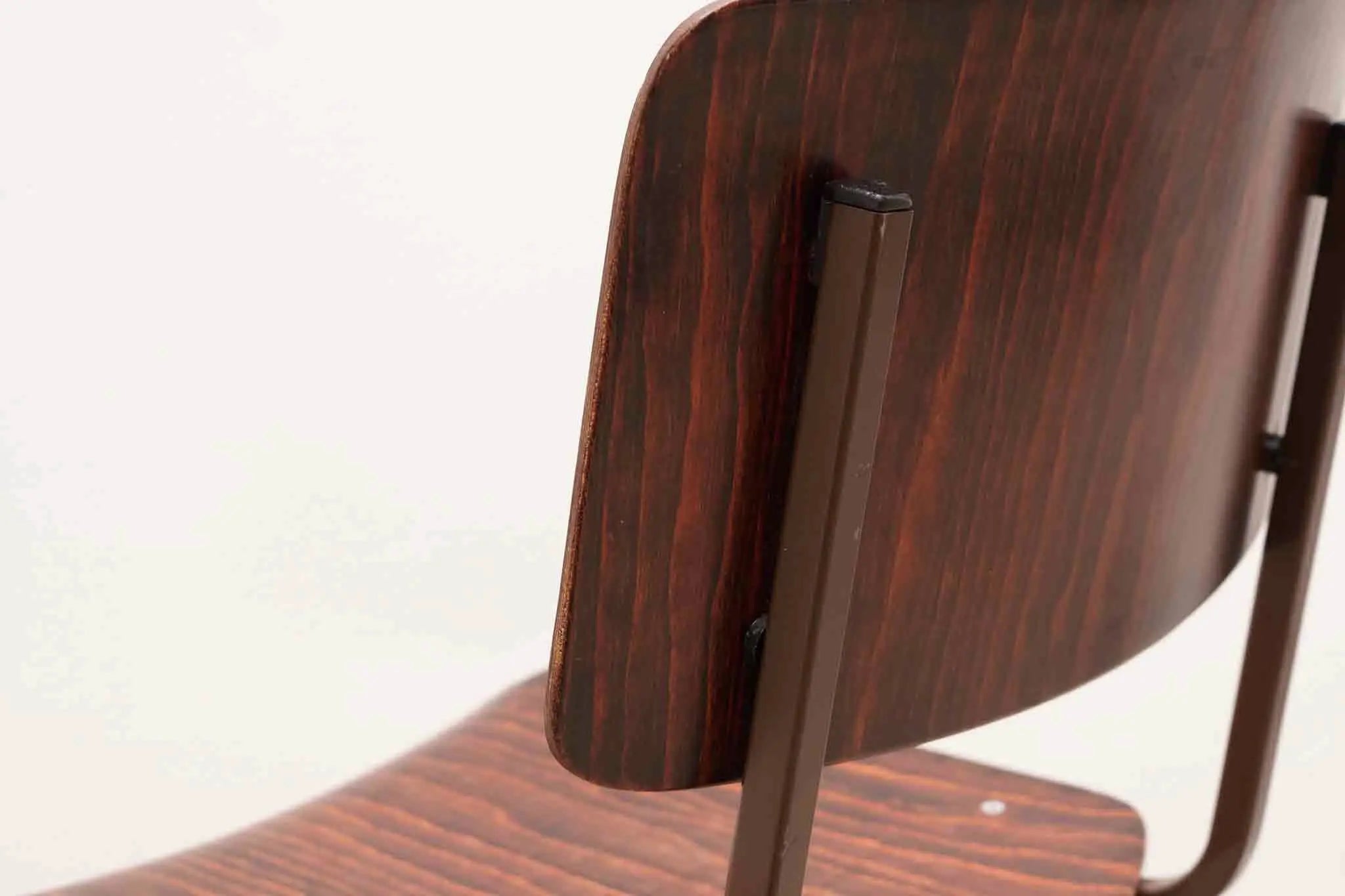 Chaise Eromes F6 ébène Cartel de Belleville