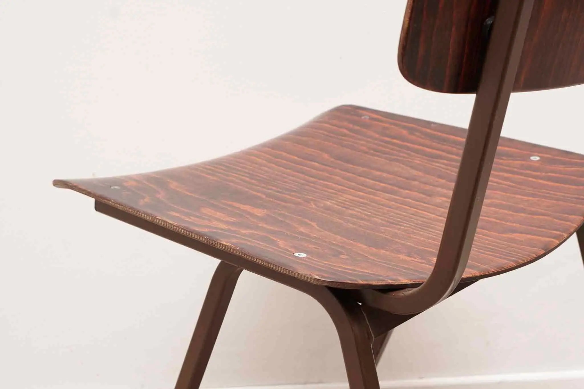 Chaise Eromes F6 ébène Cartel de Belleville