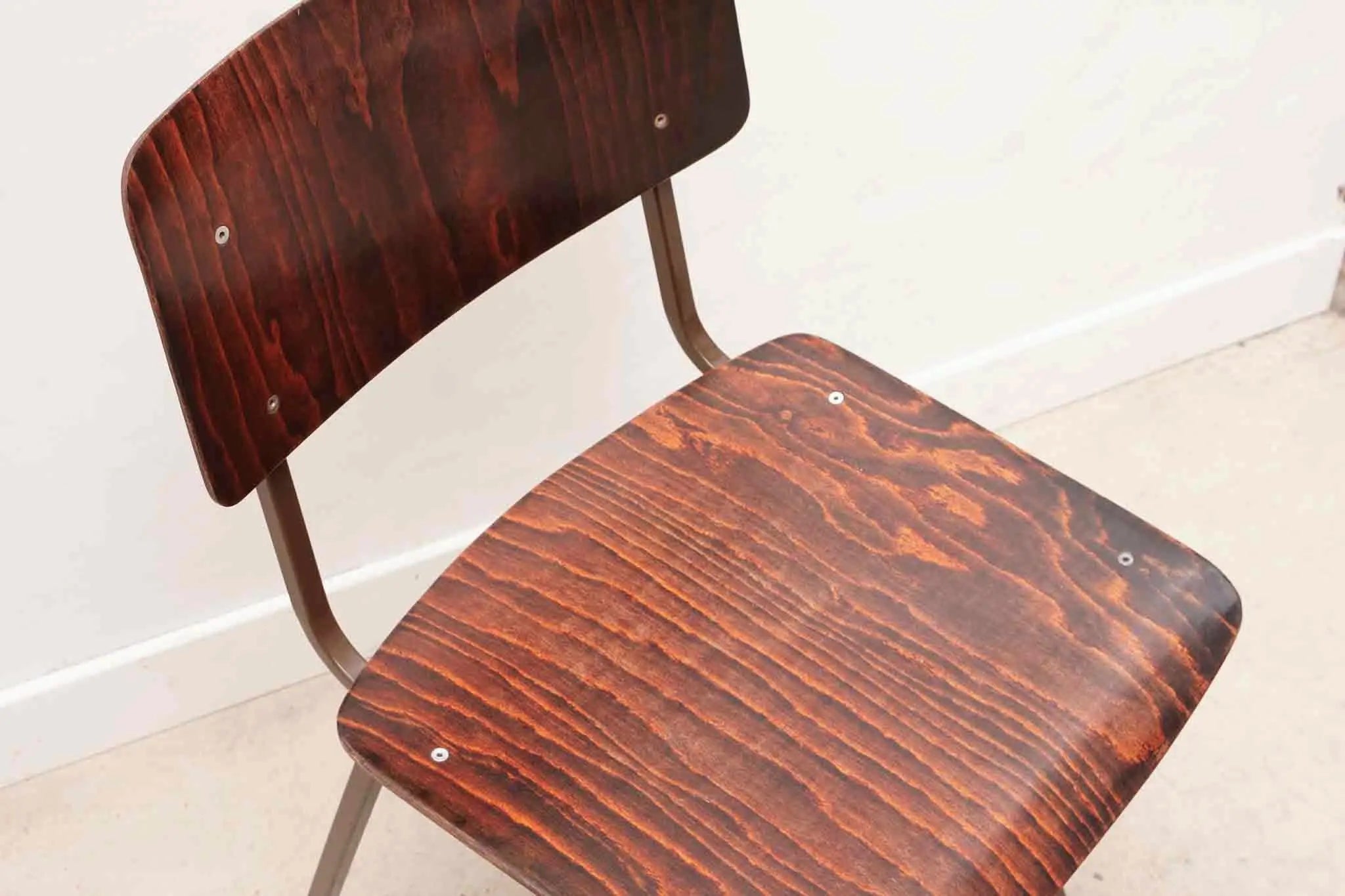 Chaise Eromes F6 ébène Cartel de Belleville