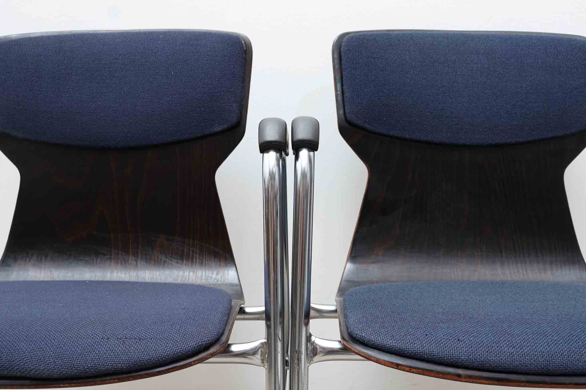 Chaise Eromes fourmi ébène et chrome avec accoudoirs et coussin Cartel de Belleville
