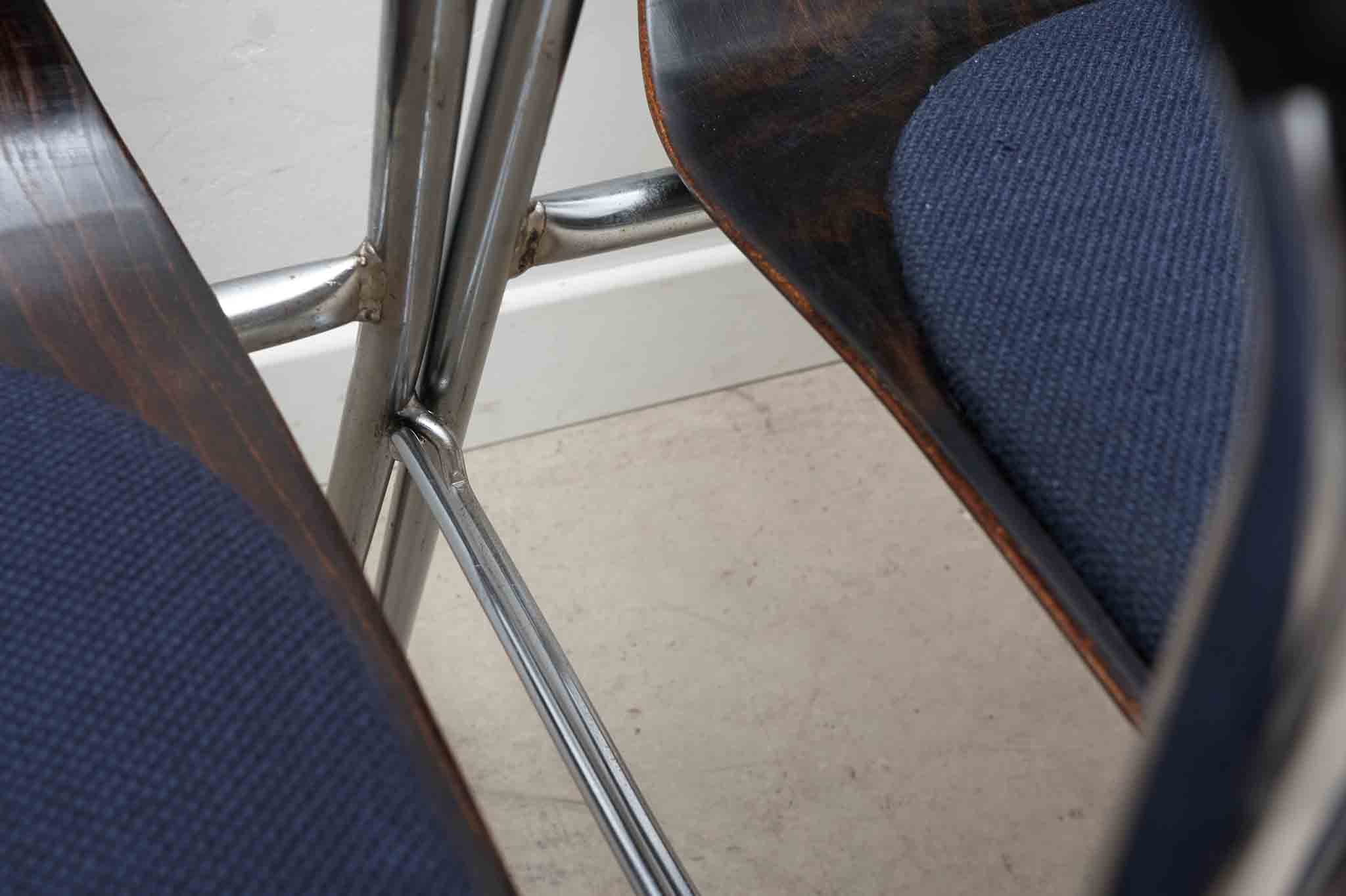 Chaise Eromes fourmi ébène et chrome avec accoudoirs et coussin