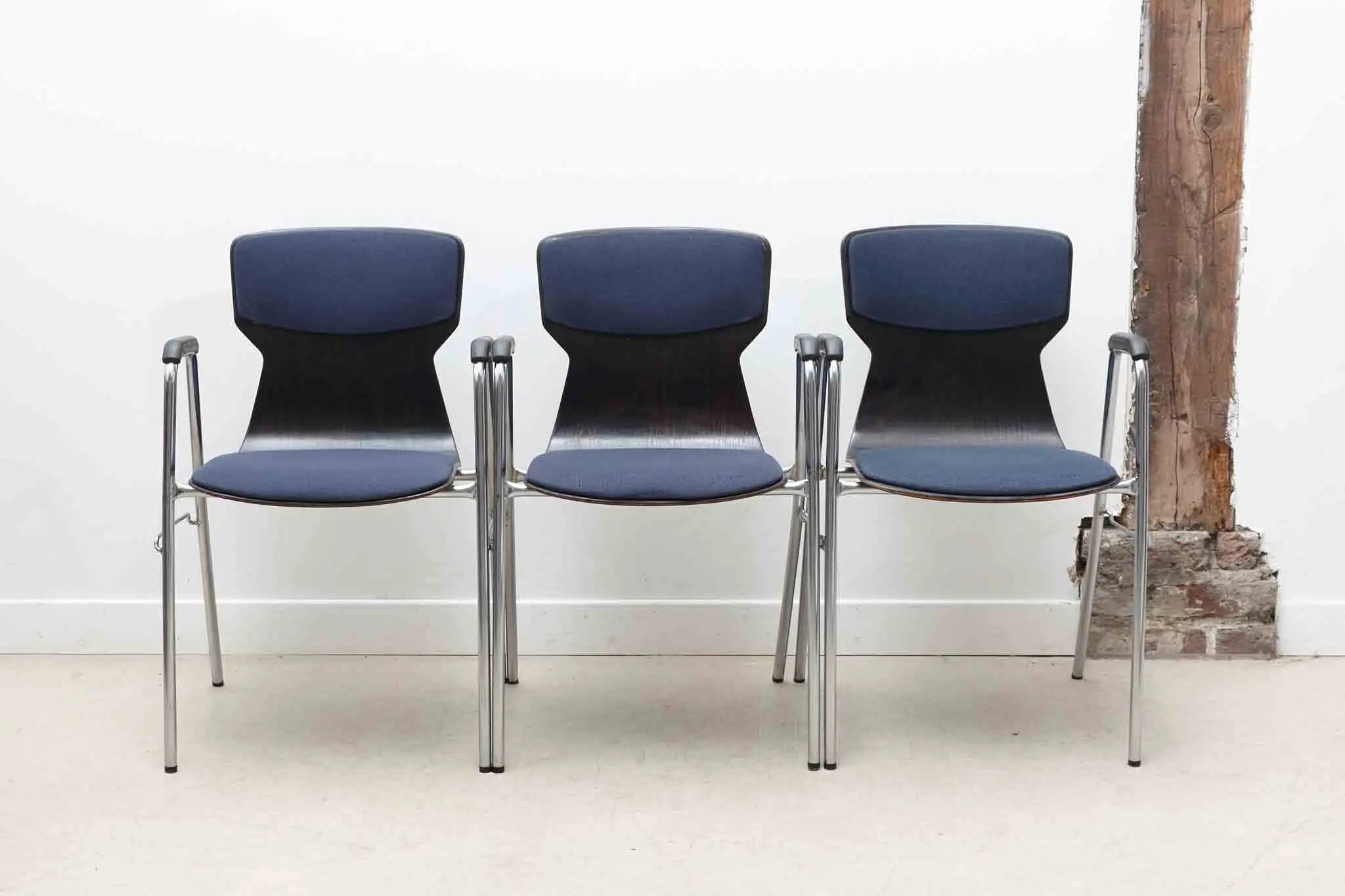 Chaise Eromes fourmi ébène et chrome avec accoudoirs et coussin Cartel de Belleville